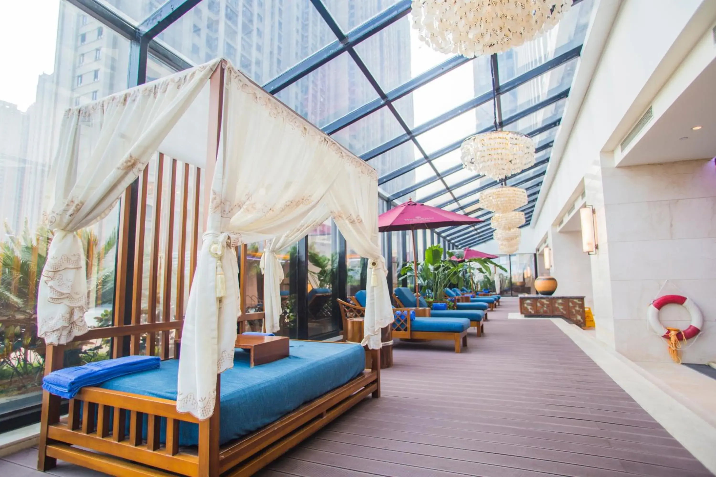 Swimming pool, Bed in Wanda Vista Quanzhou Swimming pool, Bed in Wanda Vista Quanzhou