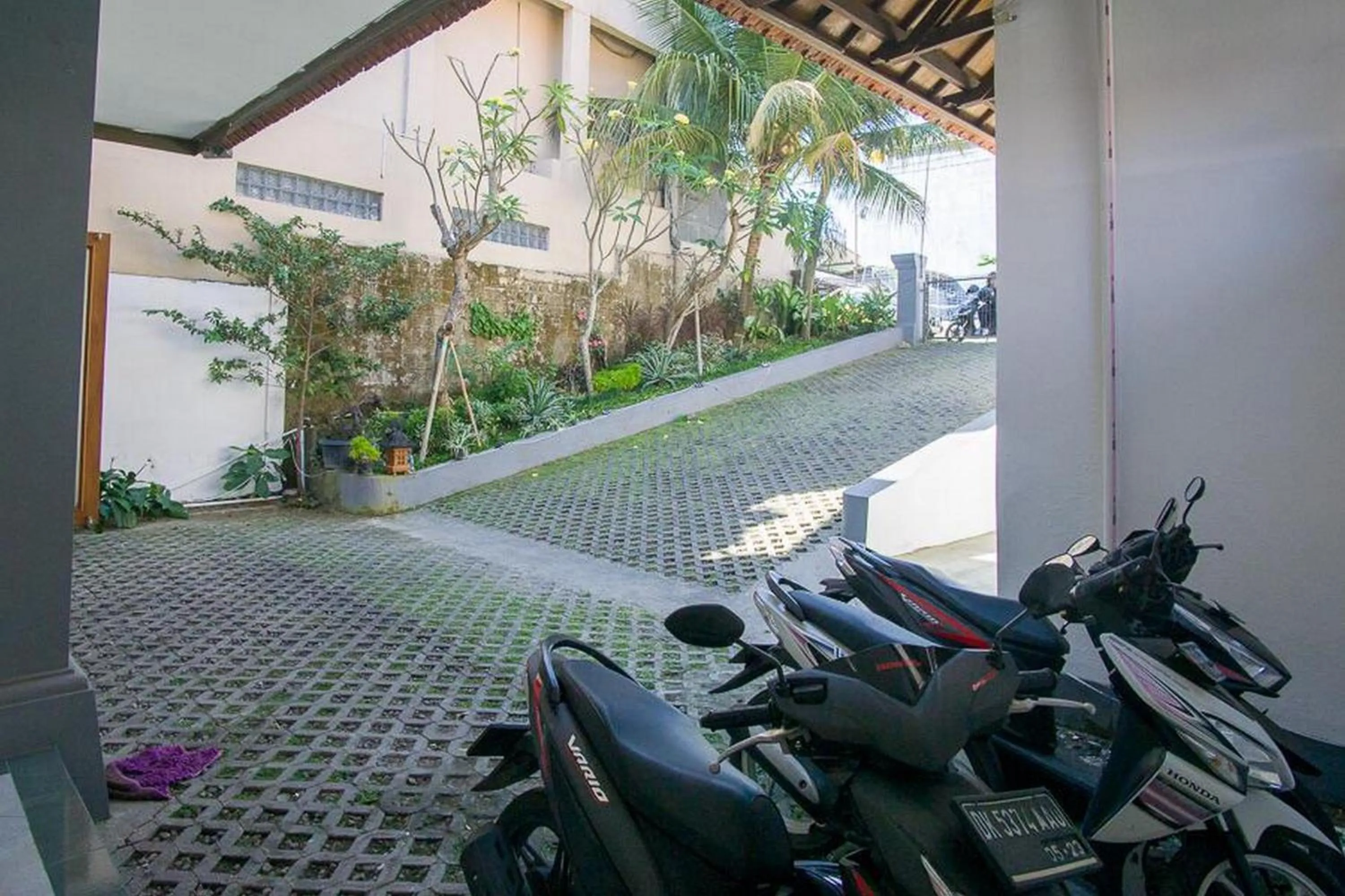 Parking in RedDoorz @ Jalan Gatot Subroto Denpasar