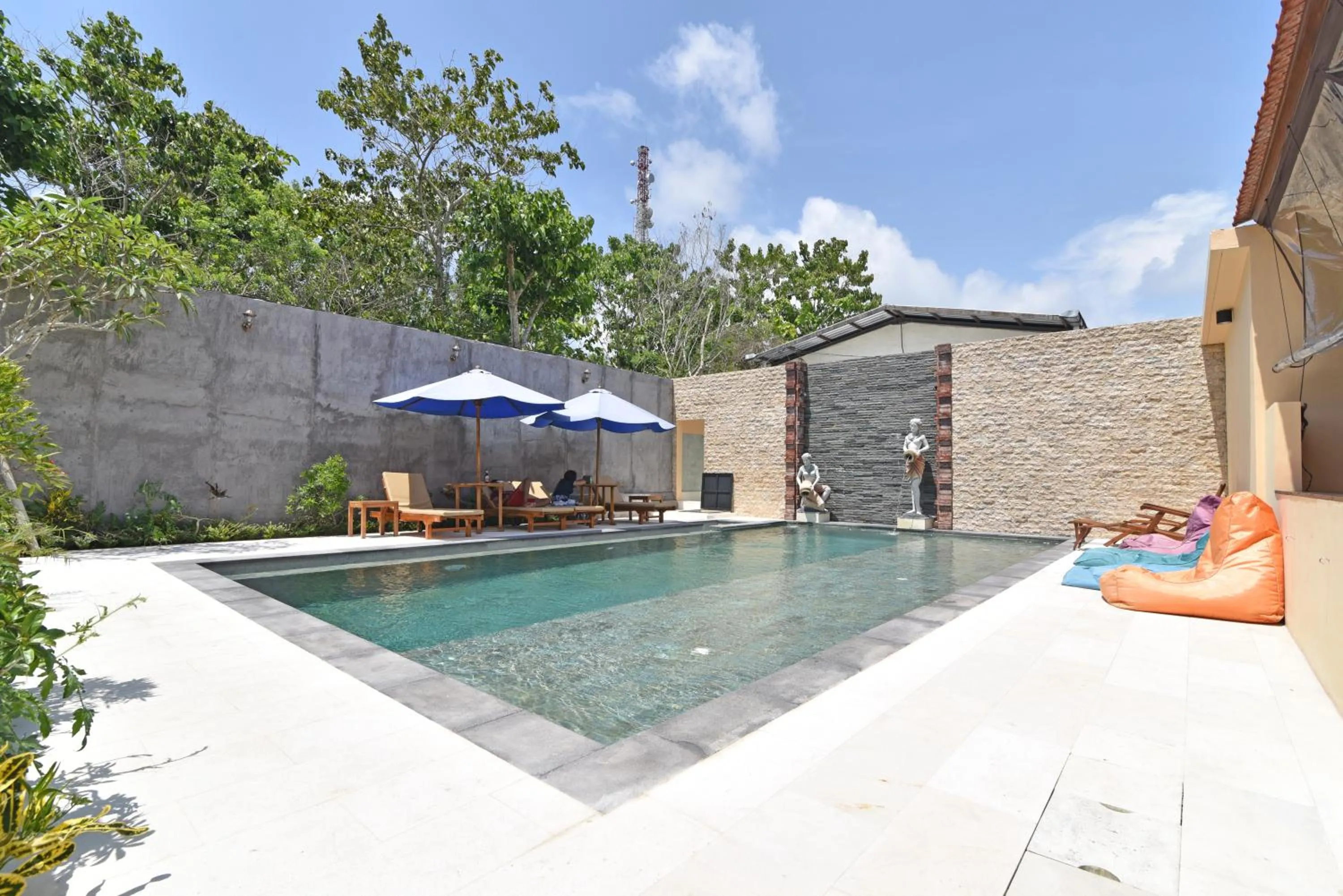 Swimming pool in RedDoorz @ Uluwatu Bali