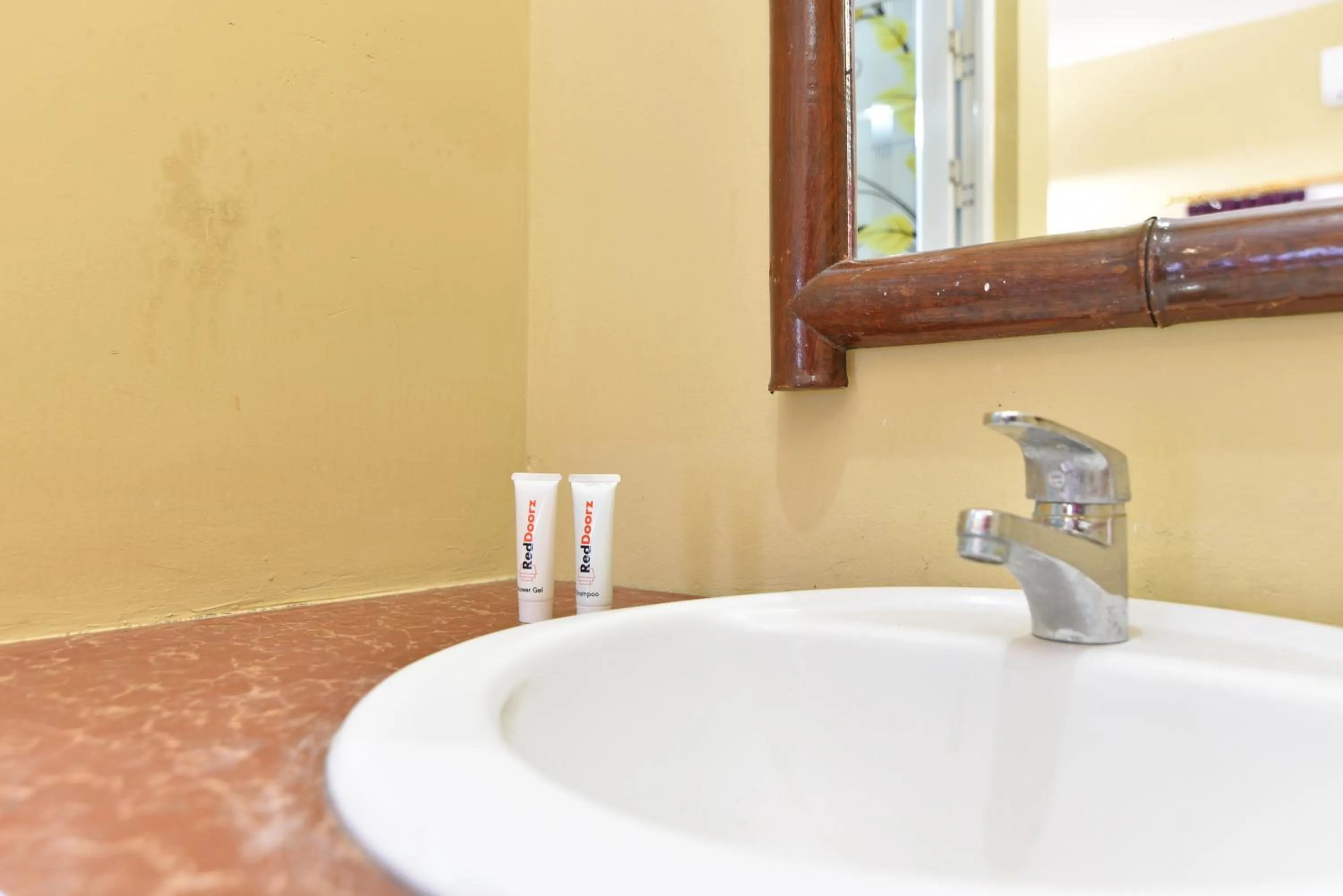 Toilet in RedDoorz @ Uluwatu Bali