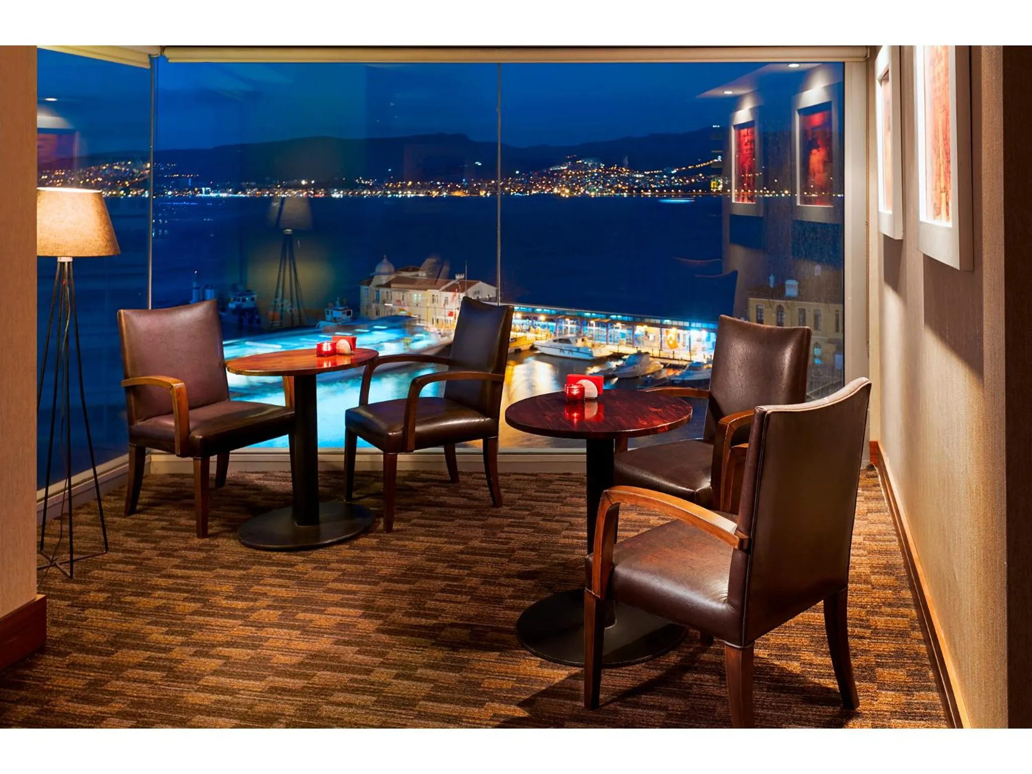 Lounge or bar in Kordon Hotel Pasaport