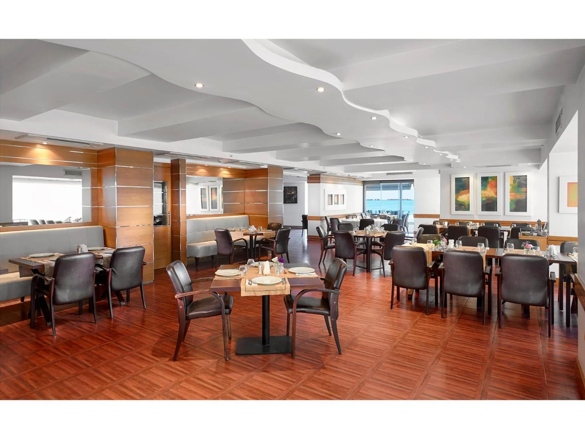 Restaurant/places to eat in Kordon Hotel Pasaport