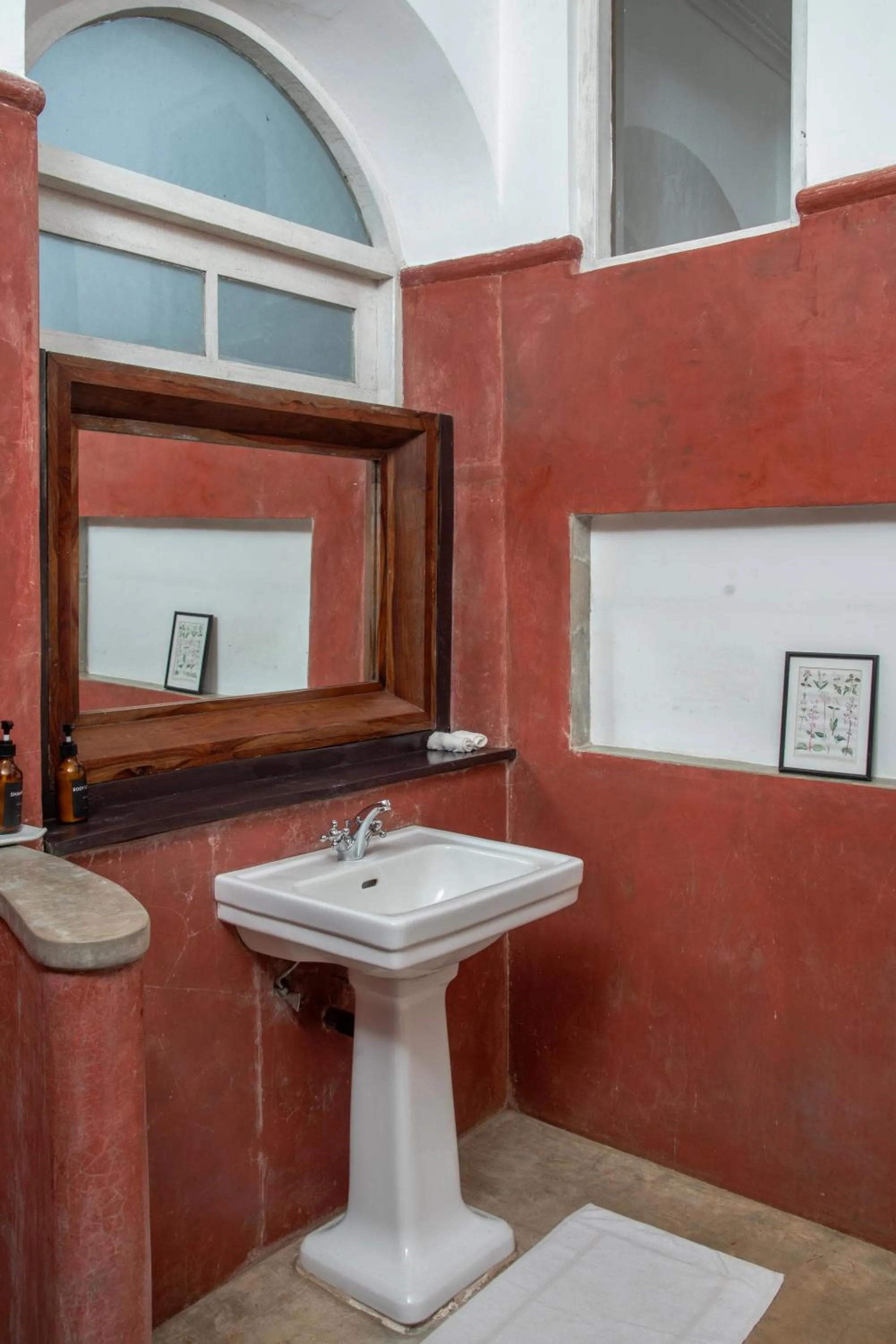 Bathroom in Ashburnham Estate-98 Acre Tea Estate with Private Waterfalls