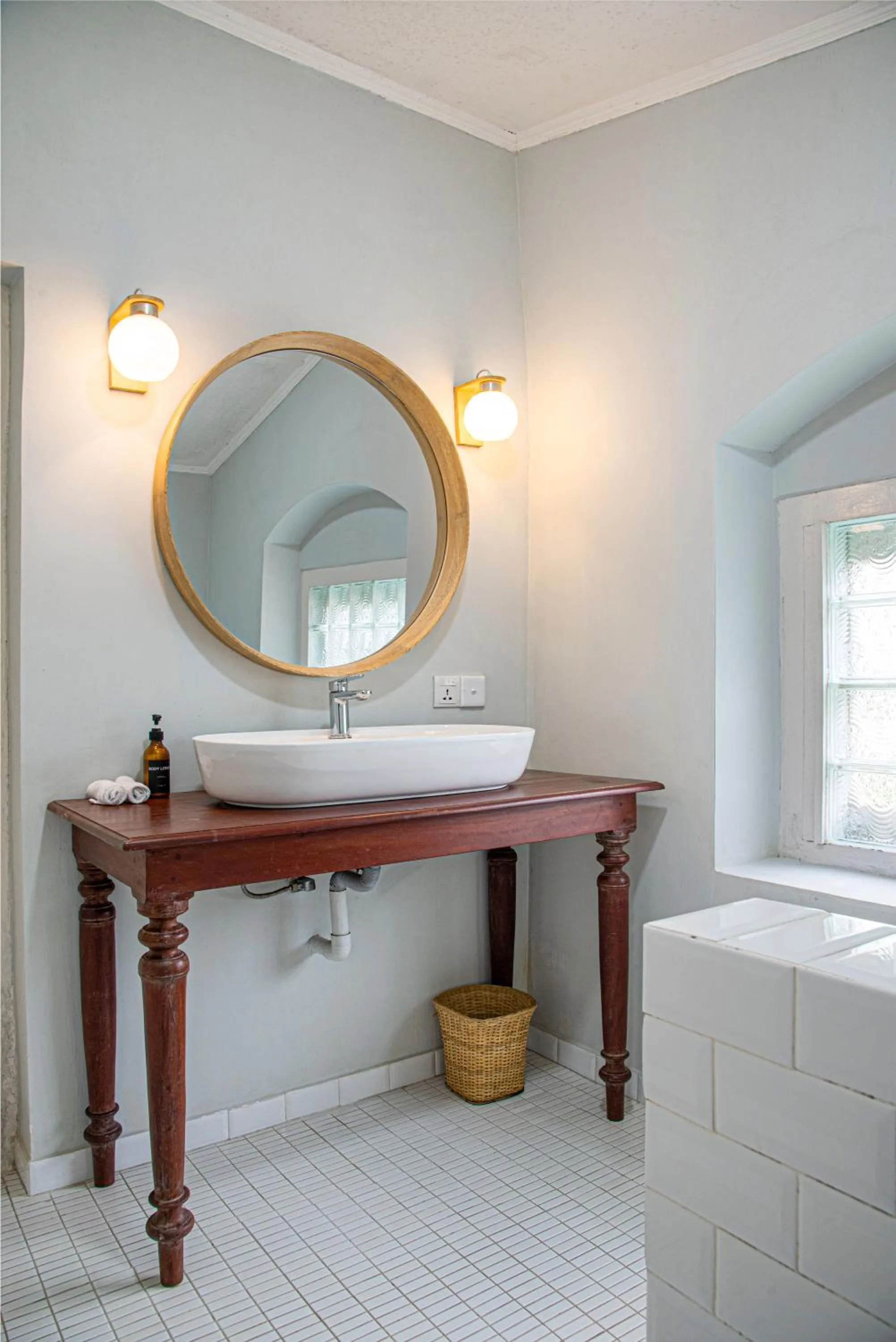 Bathroom in Ashburnham Estate-98 Acre Tea Estate with Private Waterfalls