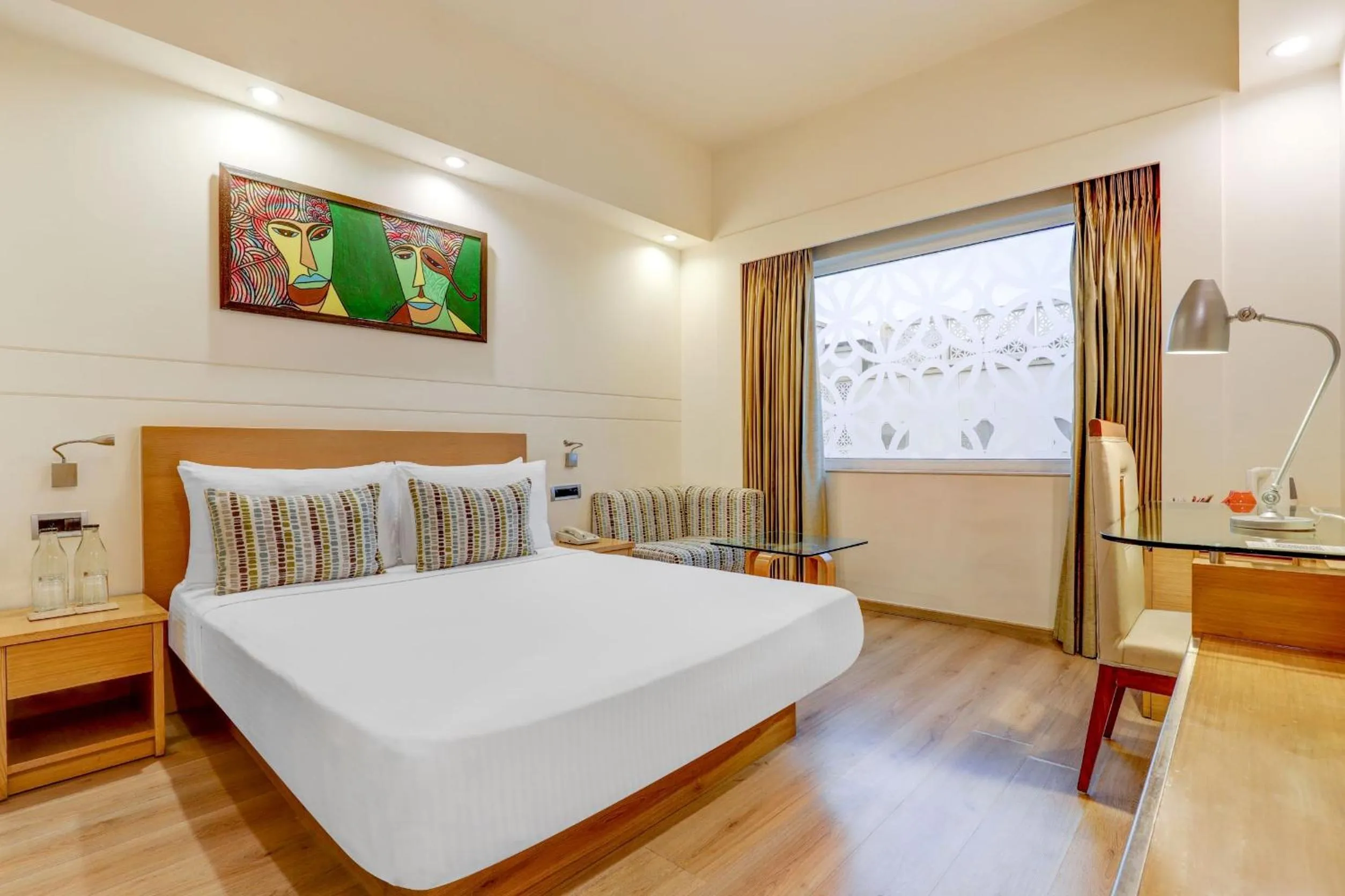 Bedroom, Bed in Lemon Tree Premier, Delhi Airport