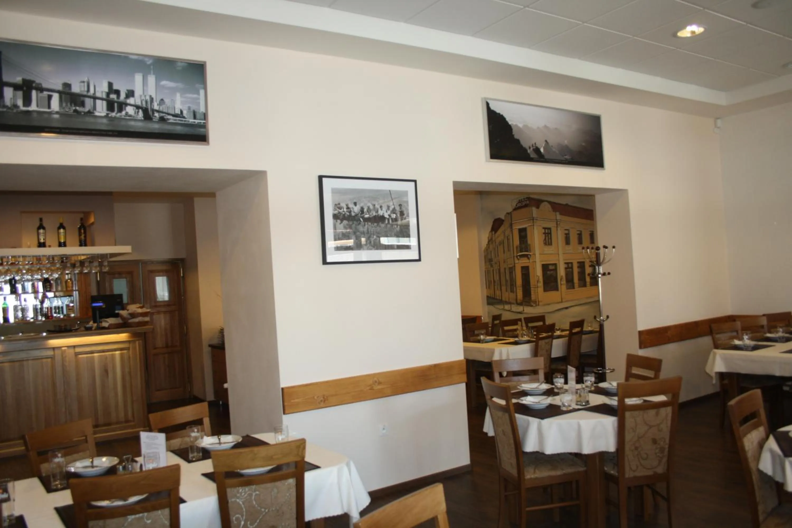 Restaurant/places to eat in Hotel Europa