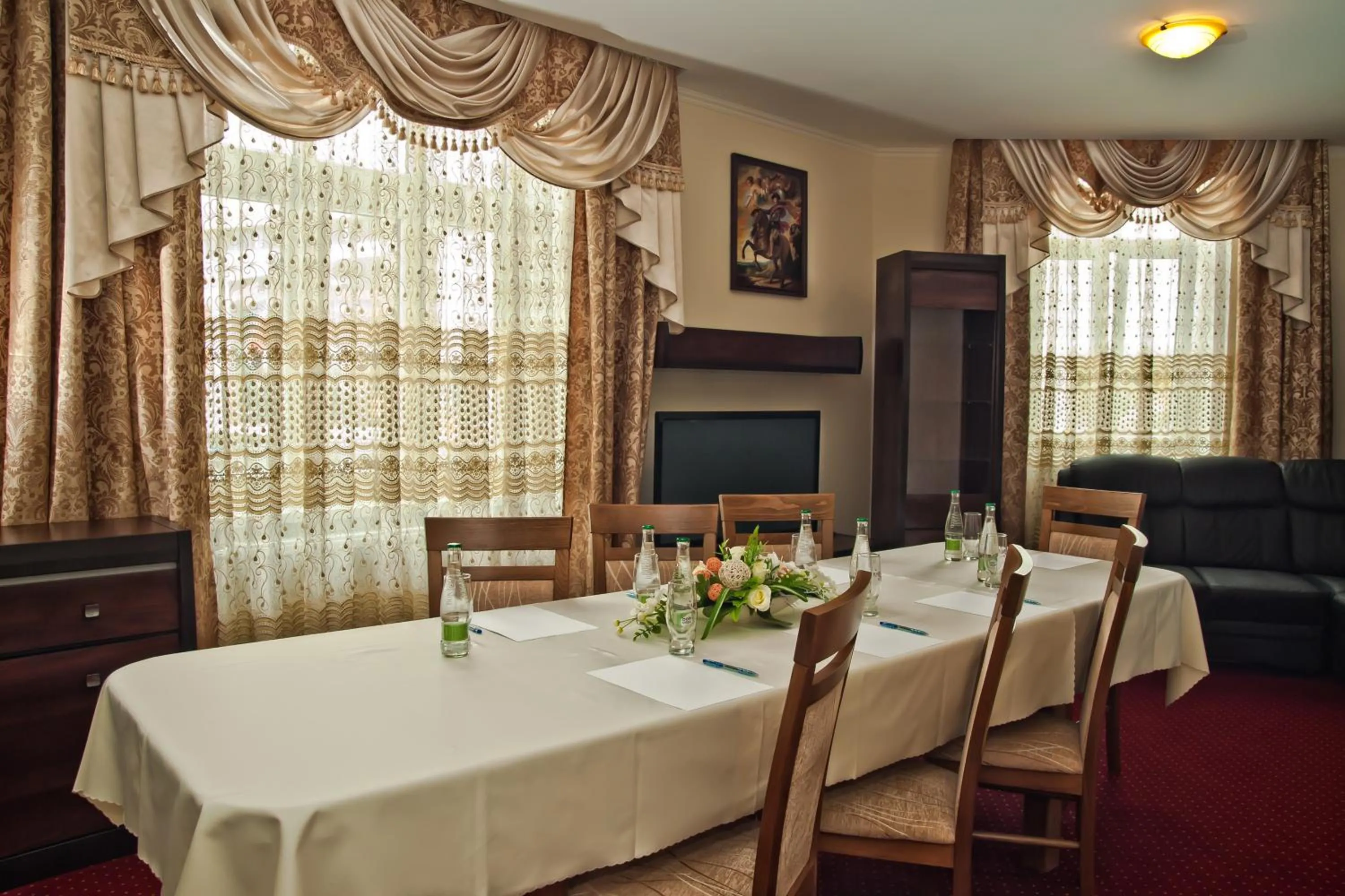 Restaurant/places to eat in Hotel Europa