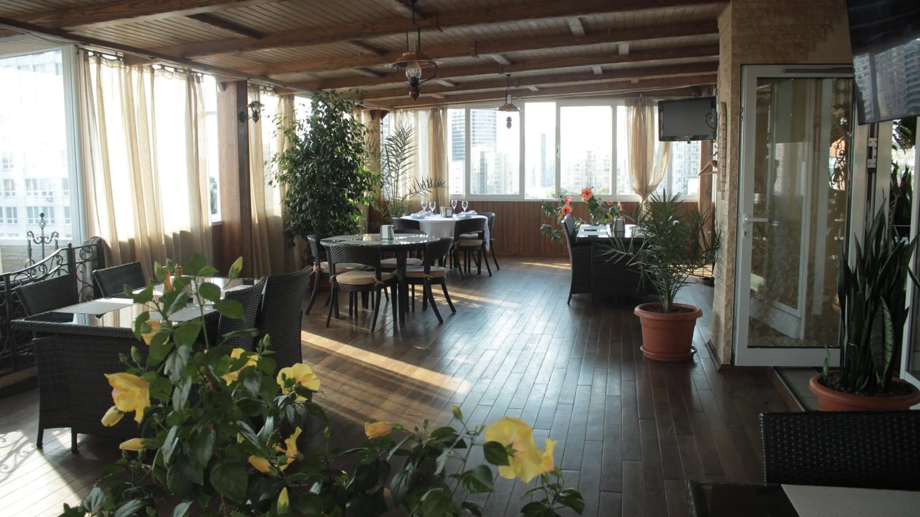Restaurant/places to eat in Hotel Asteri