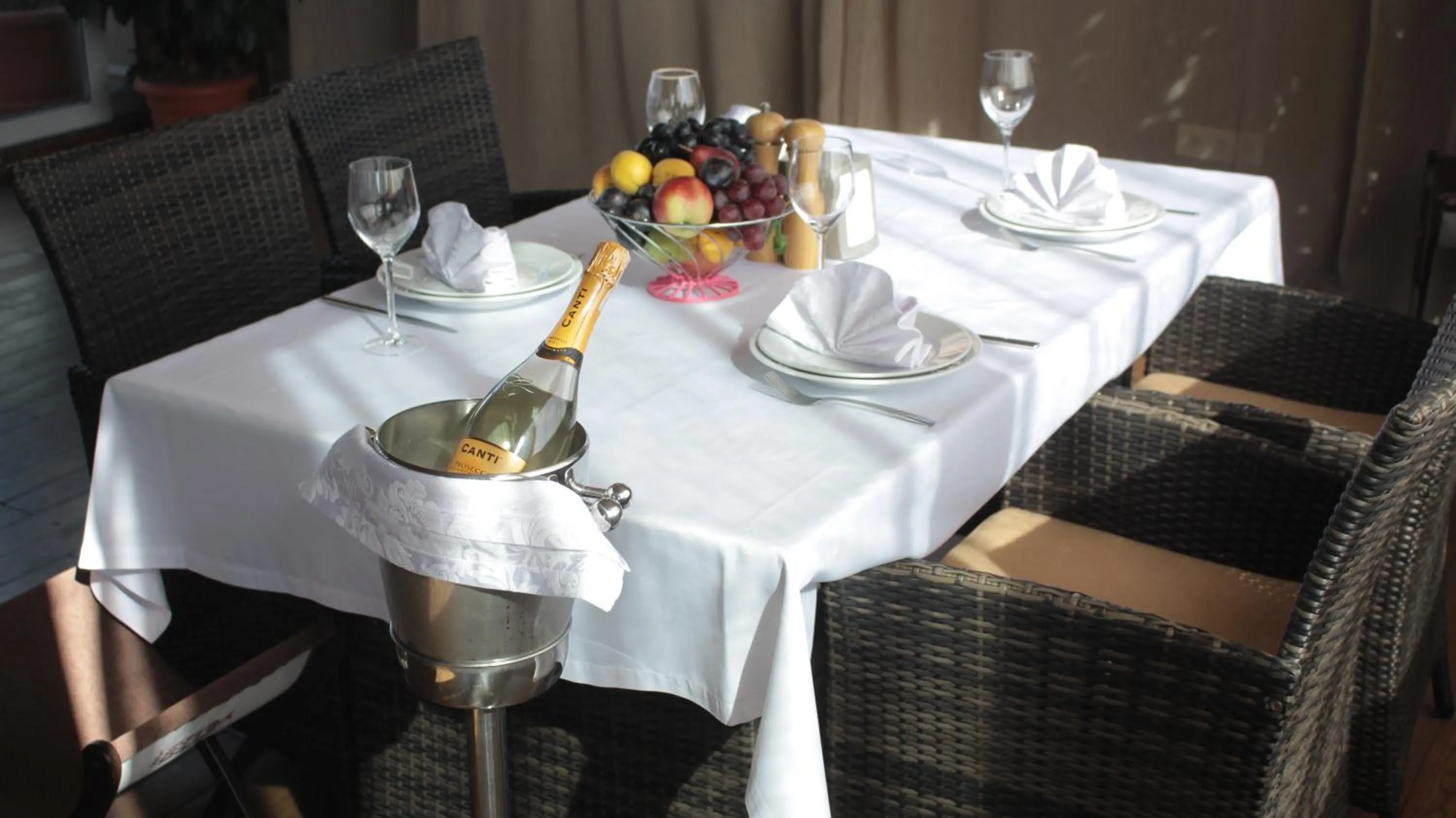 Restaurant/places to eat in Hotel Asteri