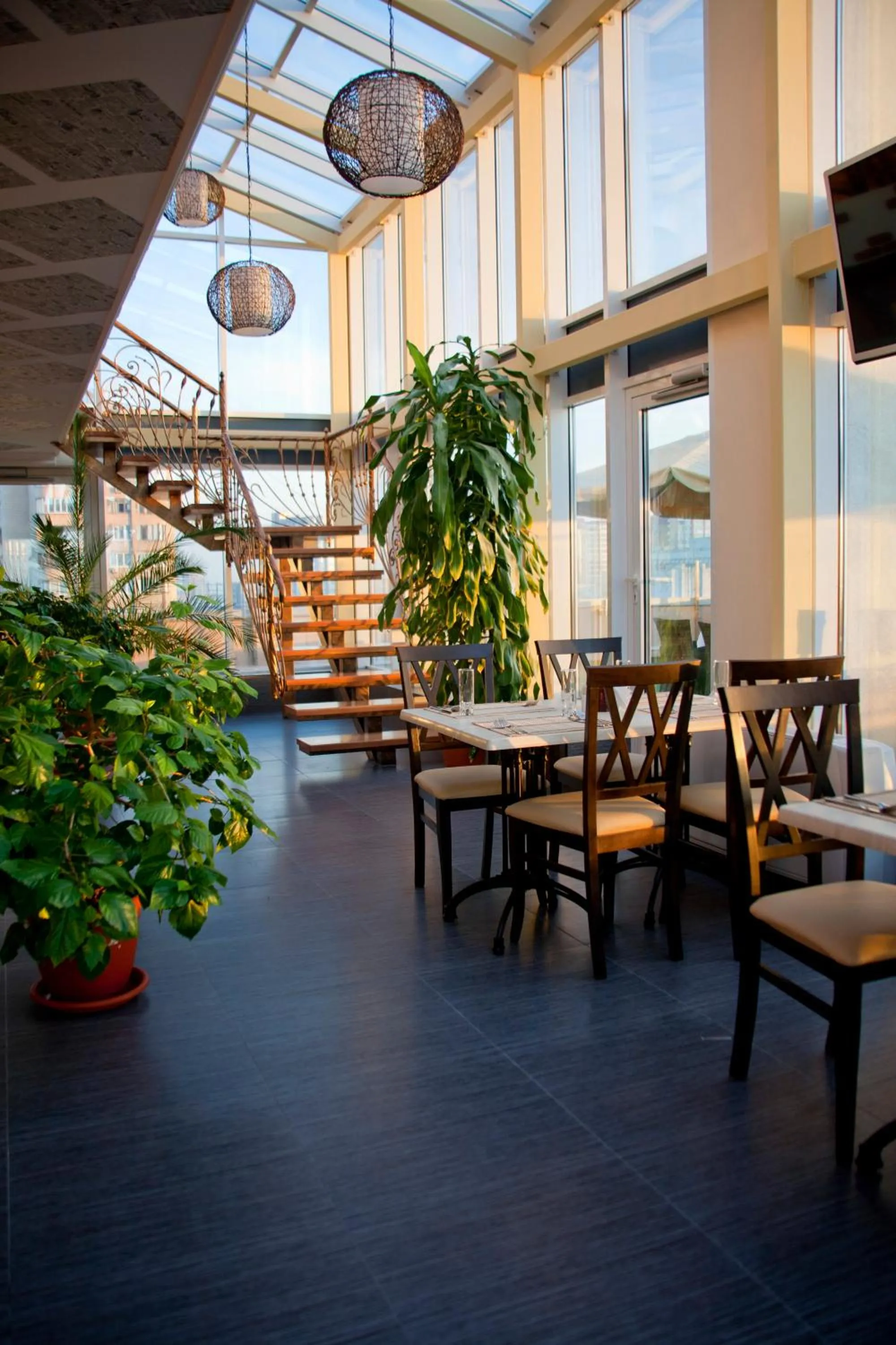 Restaurant/places to eat in Hotel Asteri