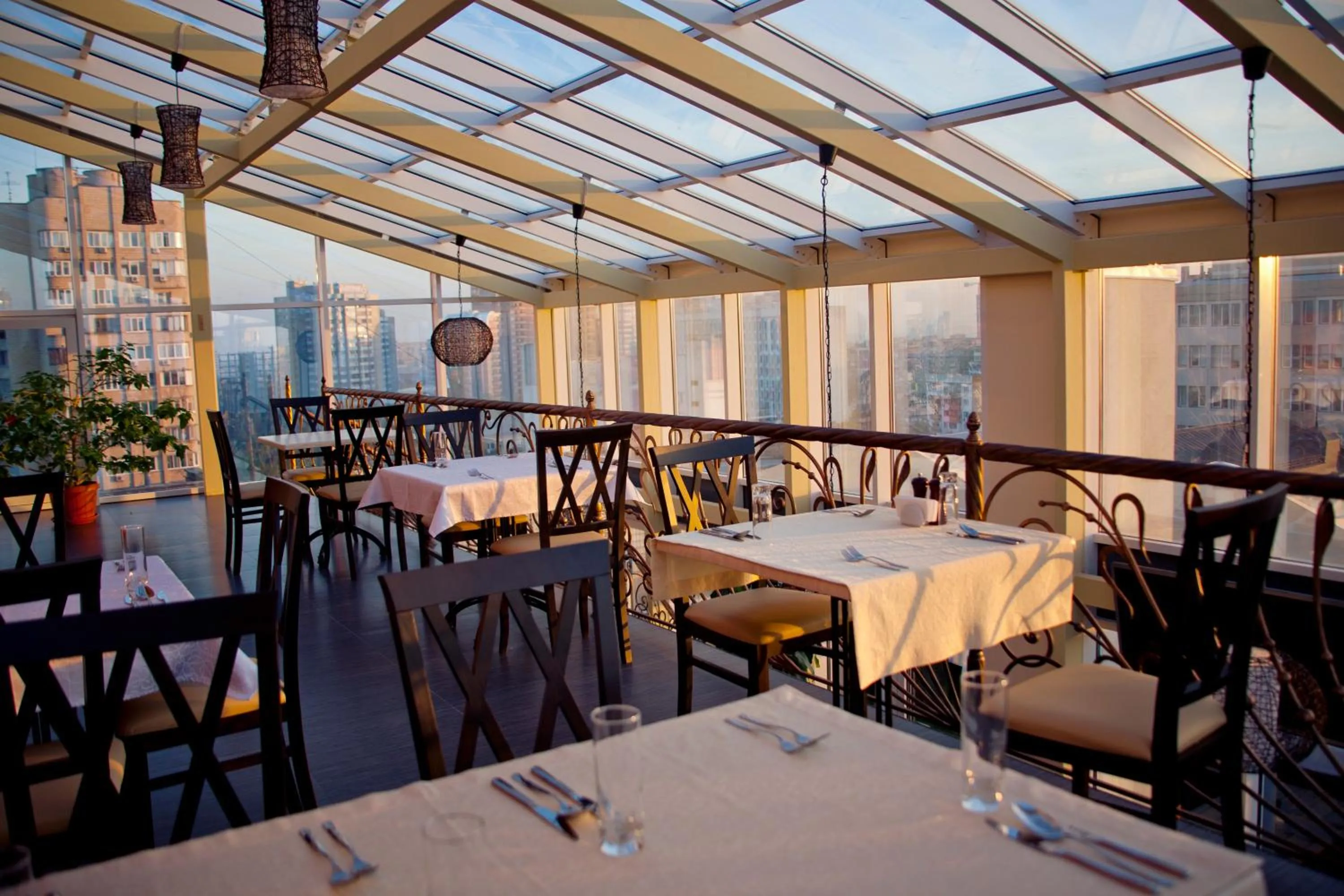 Restaurant/places to eat in Hotel Asteri