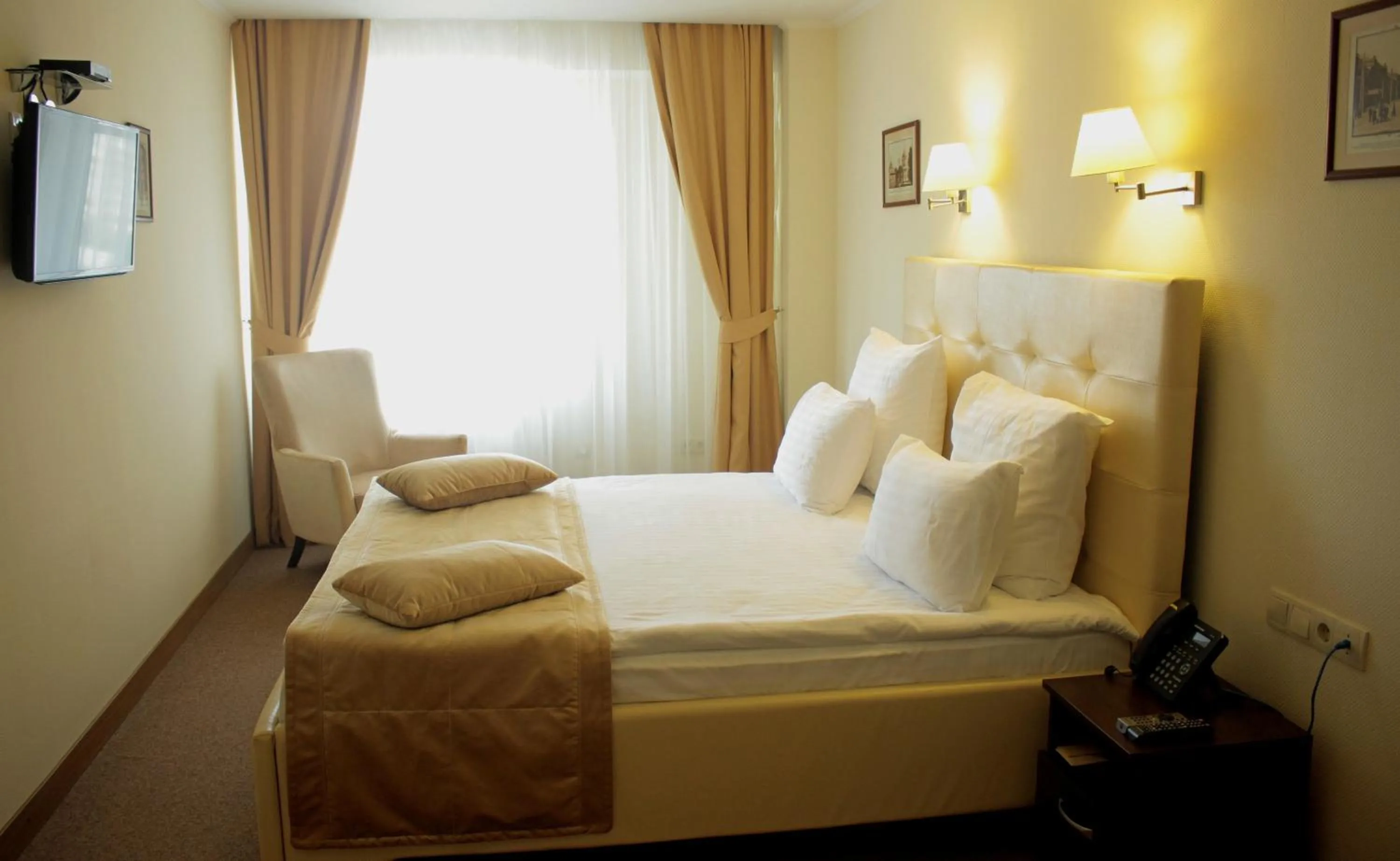 Bed in Hotel Asteri