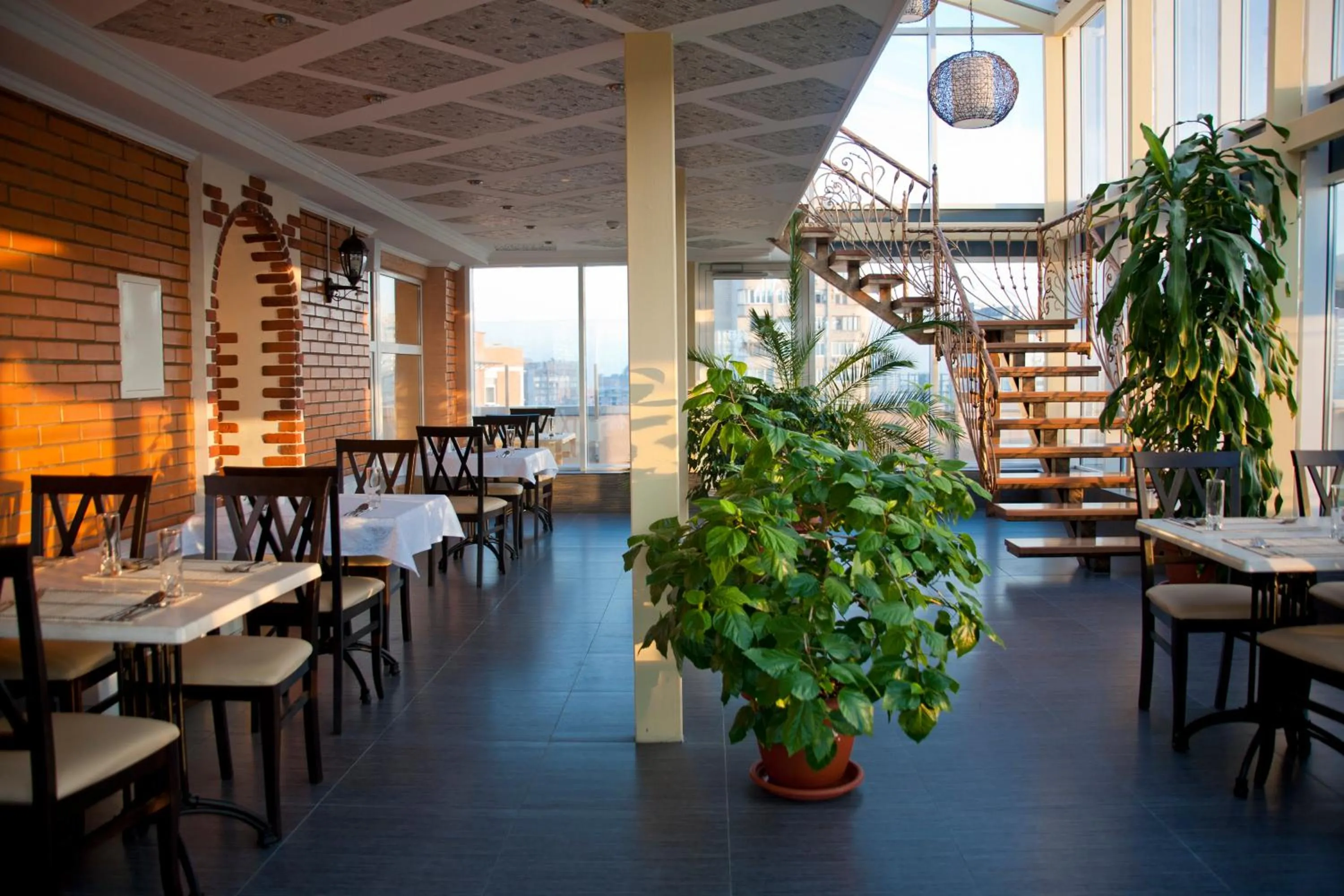Restaurant/places to eat in Hotel Asteri