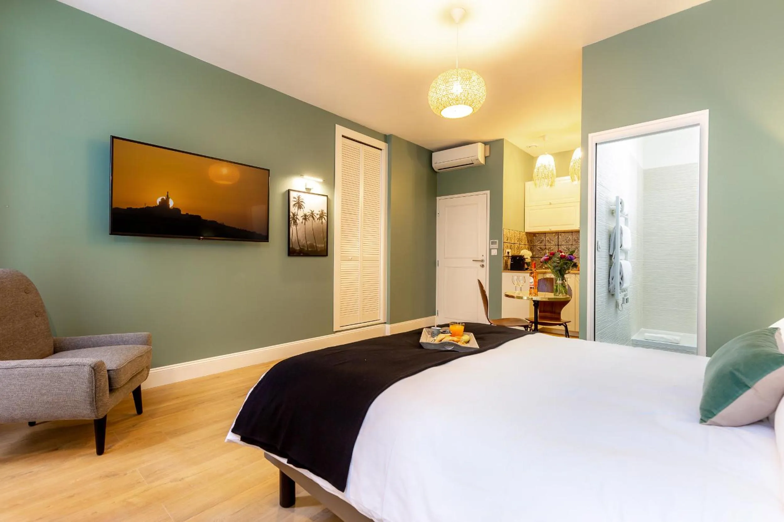 Bedroom, Bed in Les appartements chics du Vieux-Port