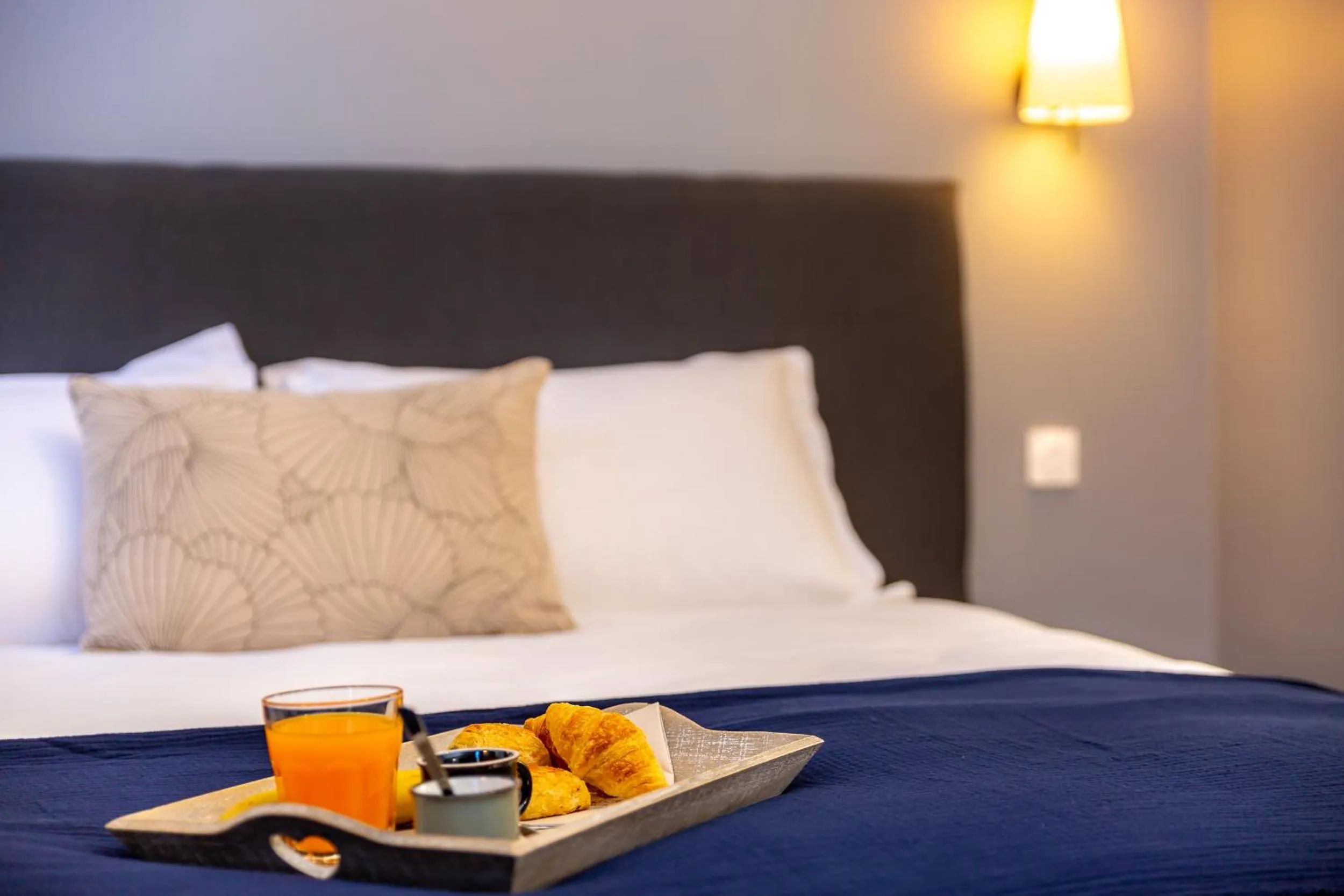 Bedroom, Bed in Les appartements chics du Vieux-Port