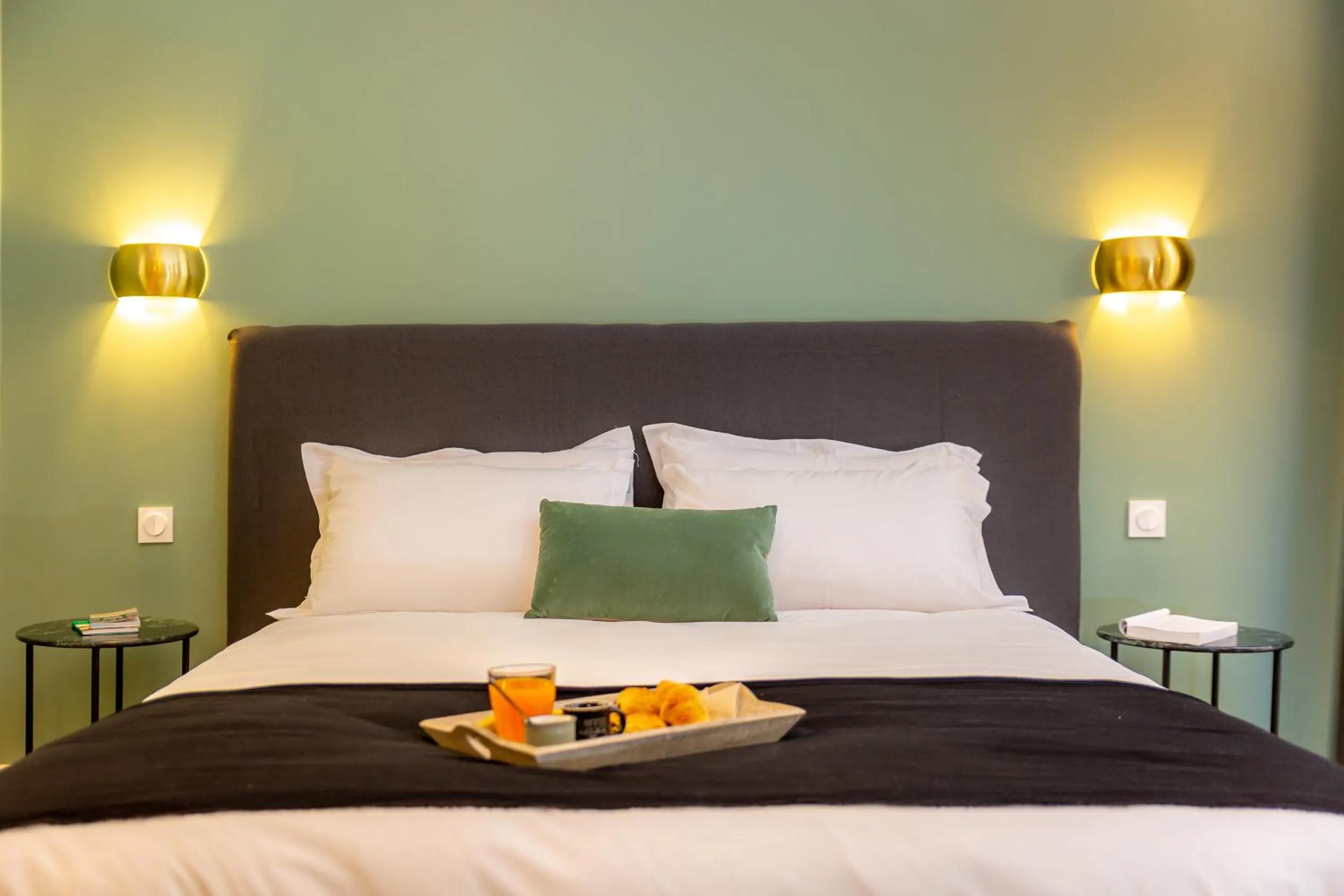 Bedroom, Bed in Les appartements chics du Vieux-Port