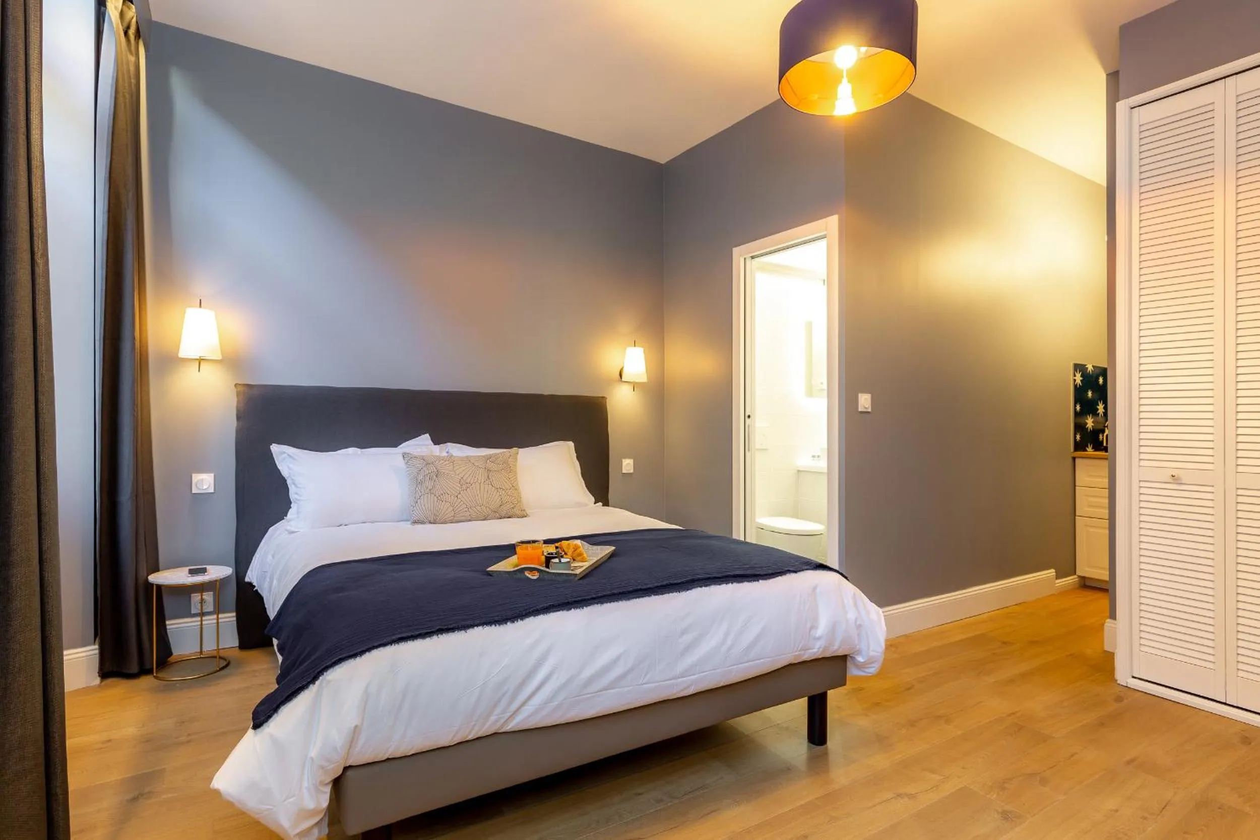 Bedroom, Bed in Les appartements chics du Vieux-Port