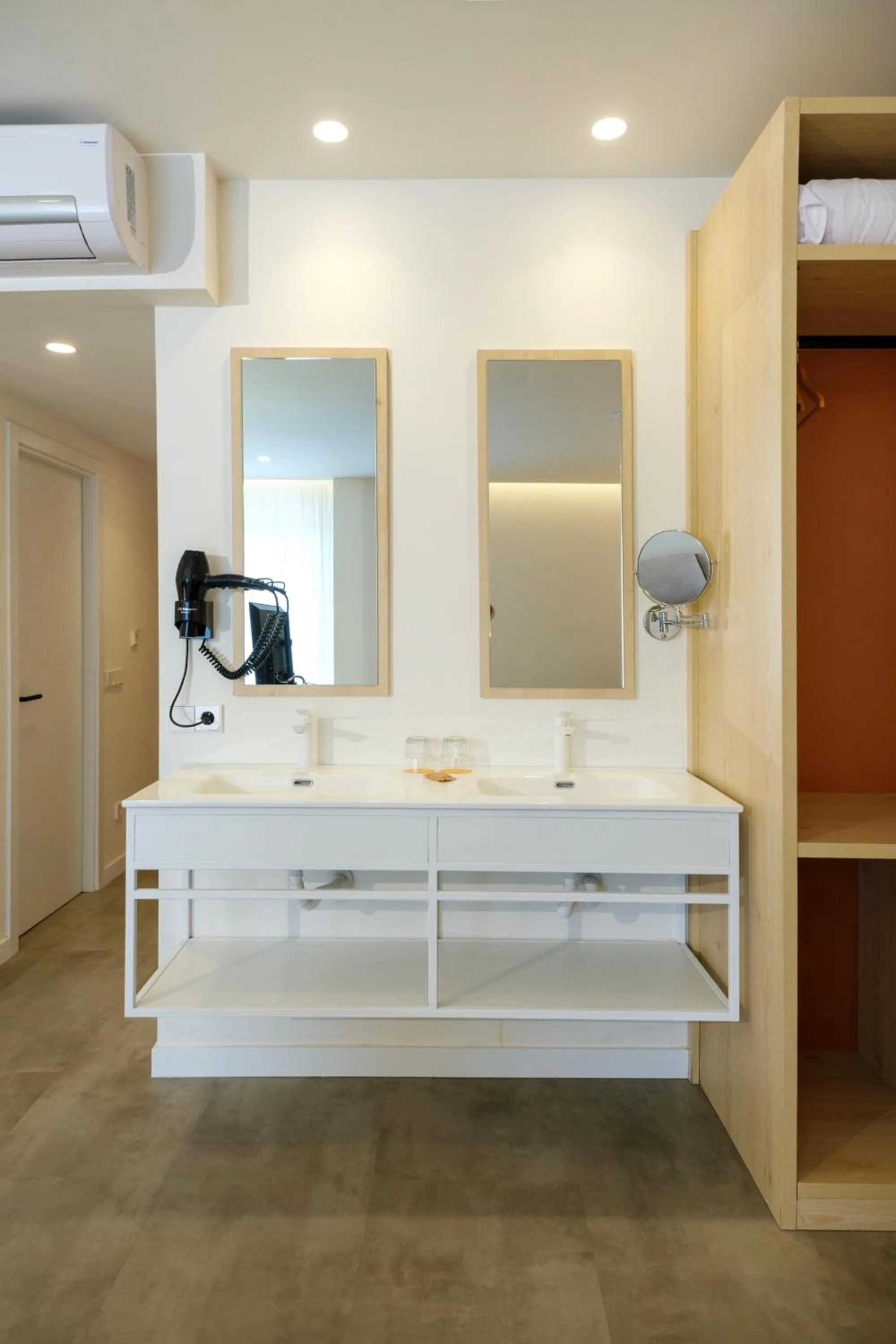 hair dresser in Cabot Cala Ferrera