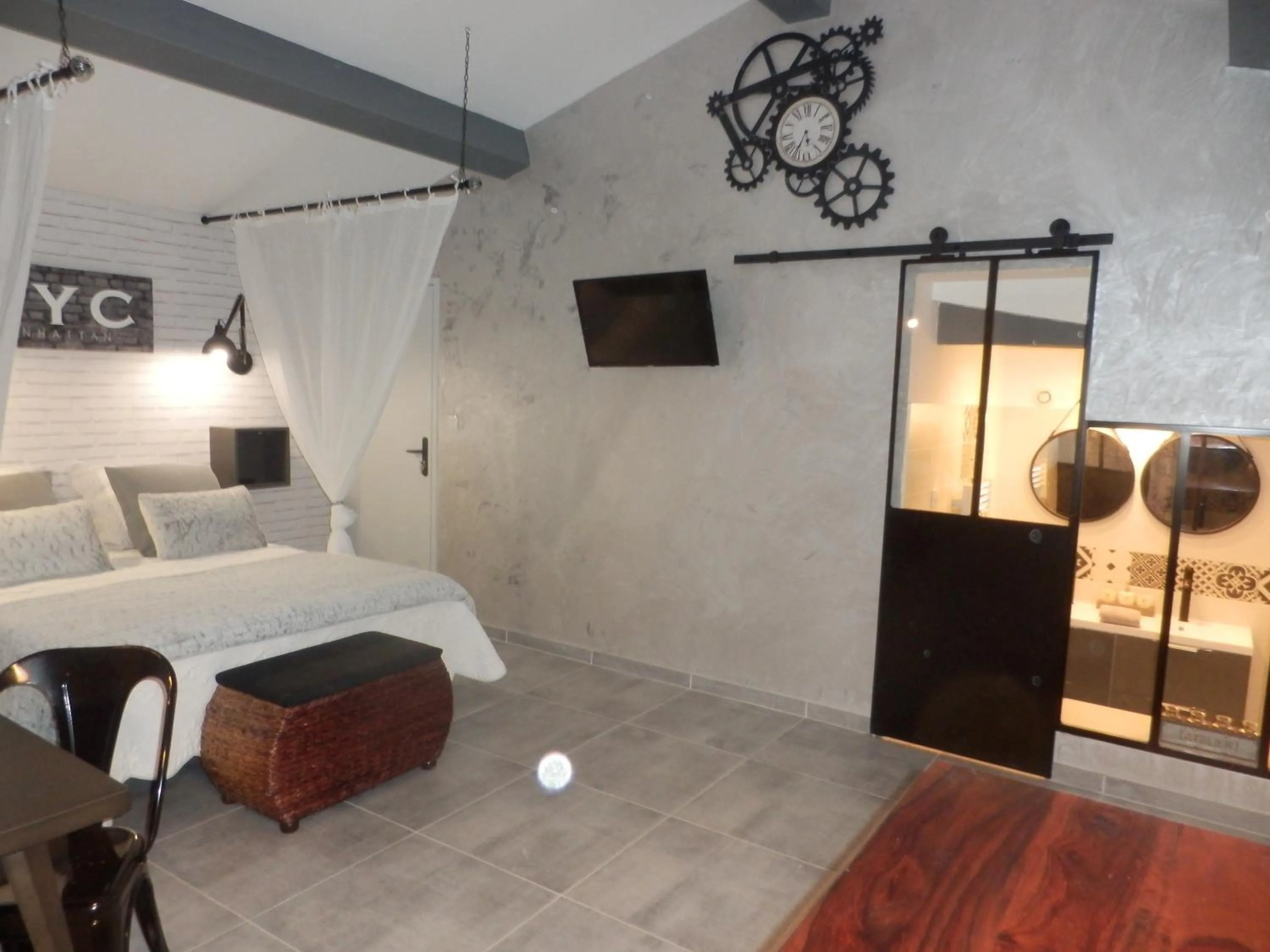 Suite luxe avec sauna et jacuzzi privée