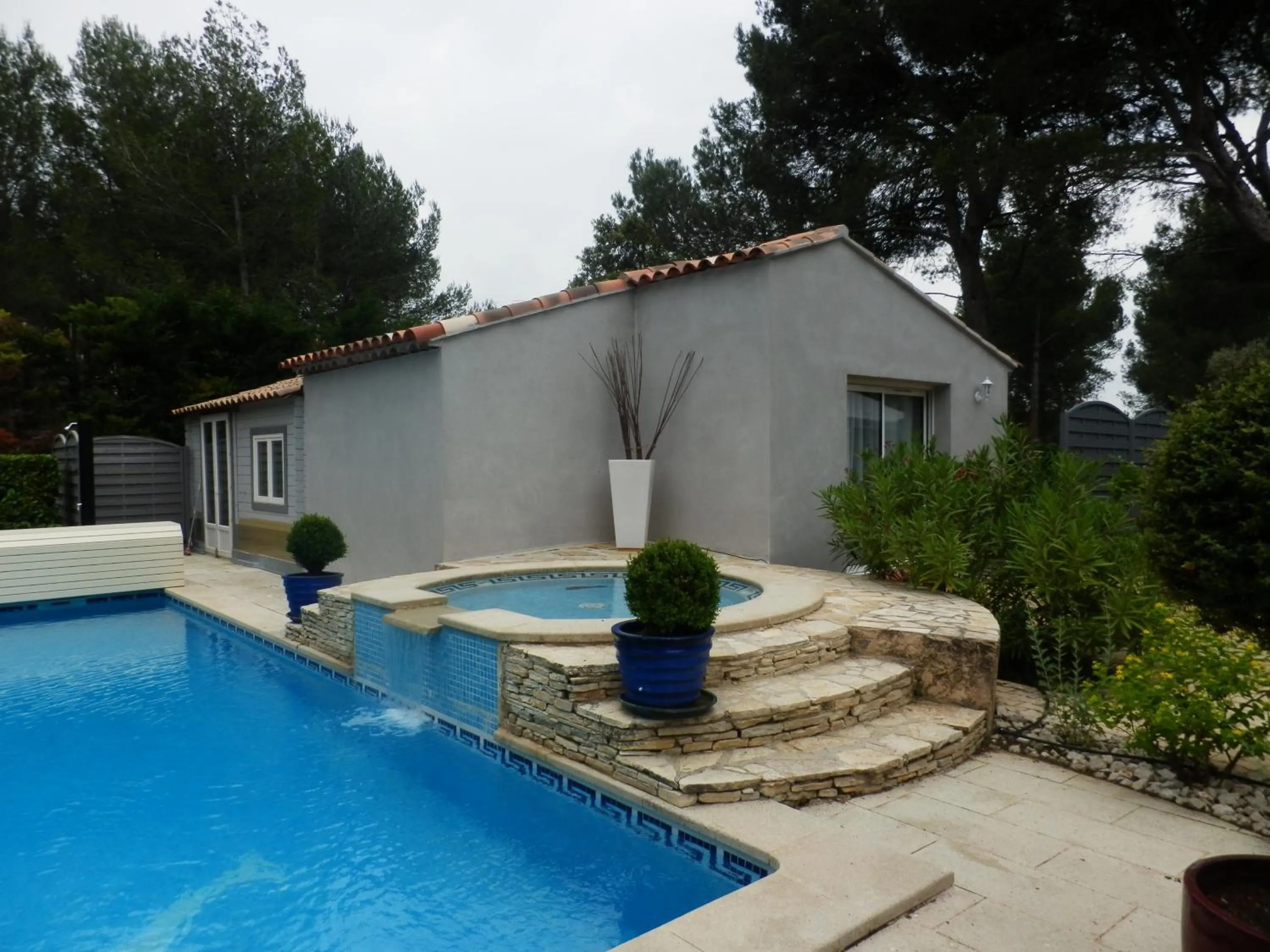 Suite luxe avec sauna et jacuzzi privée