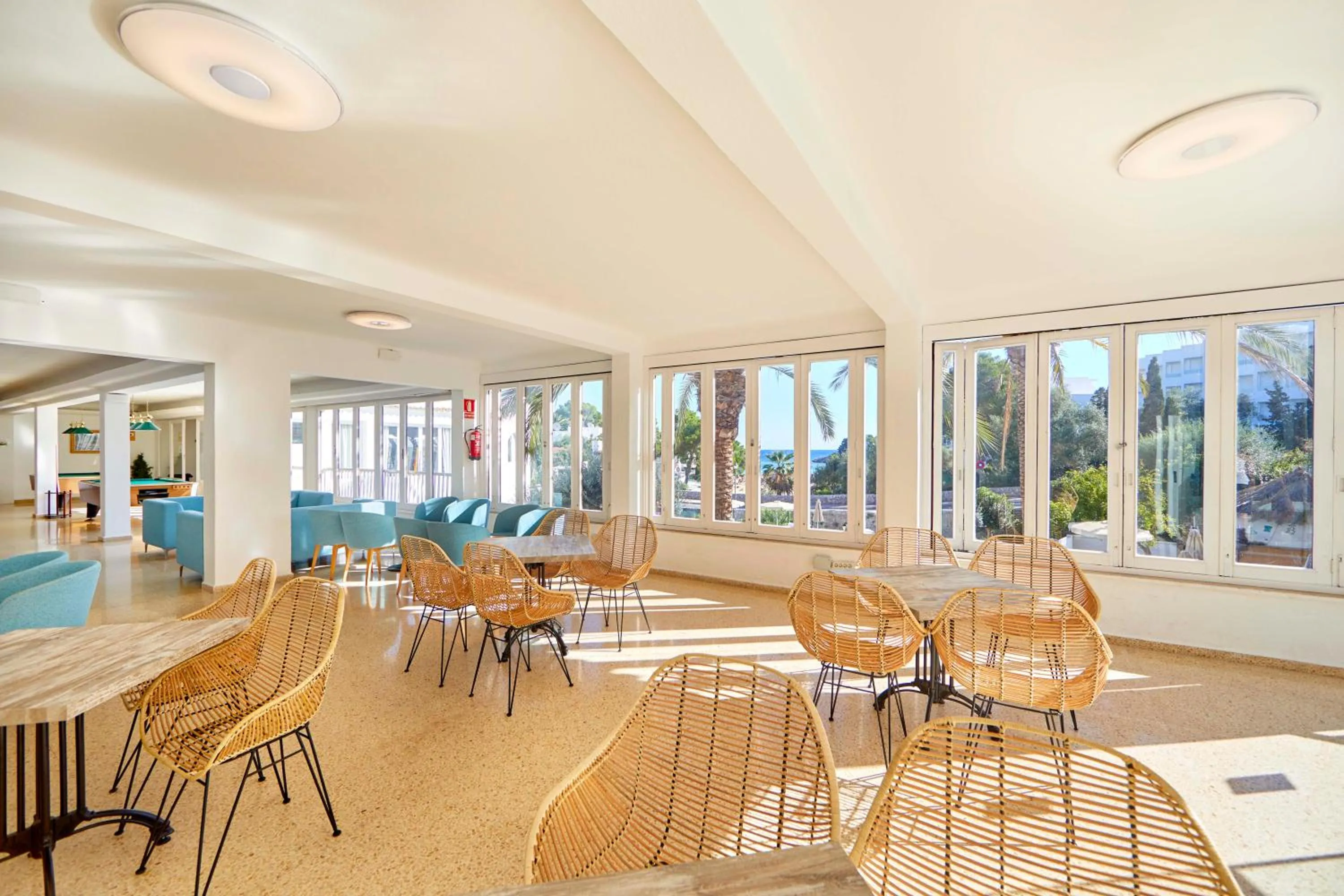 Lounge or bar in Gavimar Cala Gran Hotel and Apartments