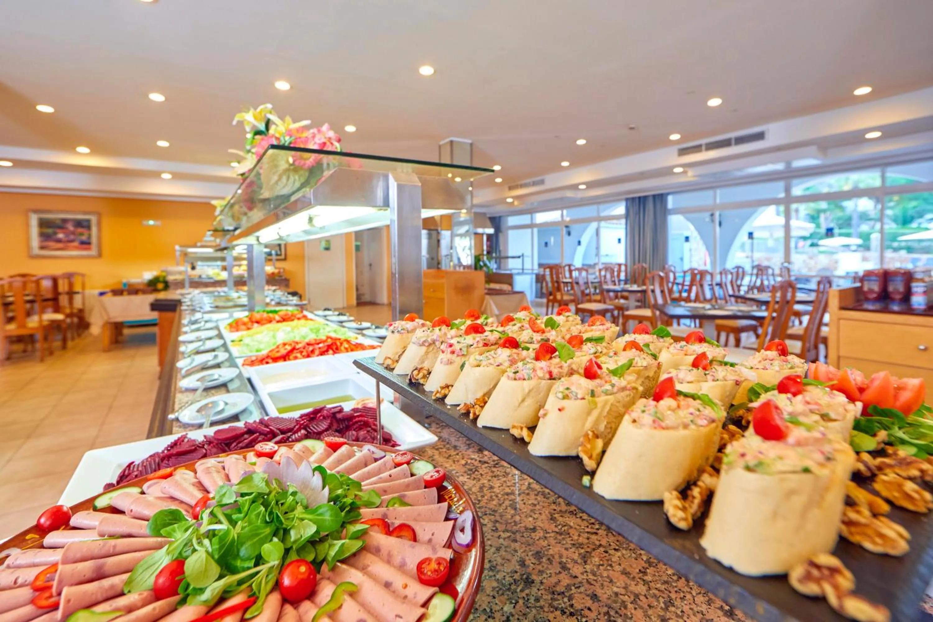 Restaurant/places to eat in Gavimar La Mirada Hotel and Apartments