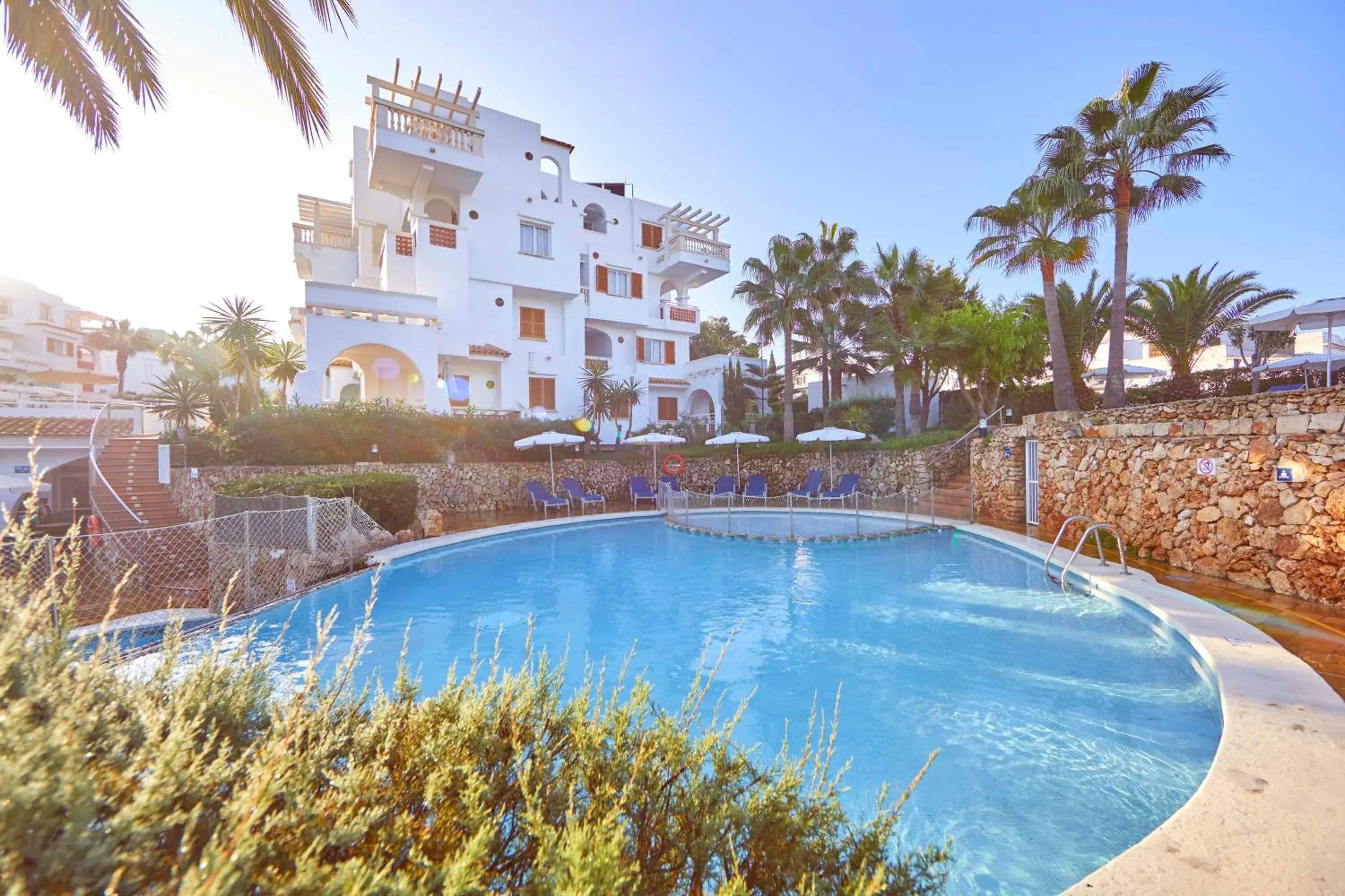 Swimming pool in Gavimar La Mirada Hotel and Apartments Swimming pool in Gavimar La Mirada Hotel and Apartments