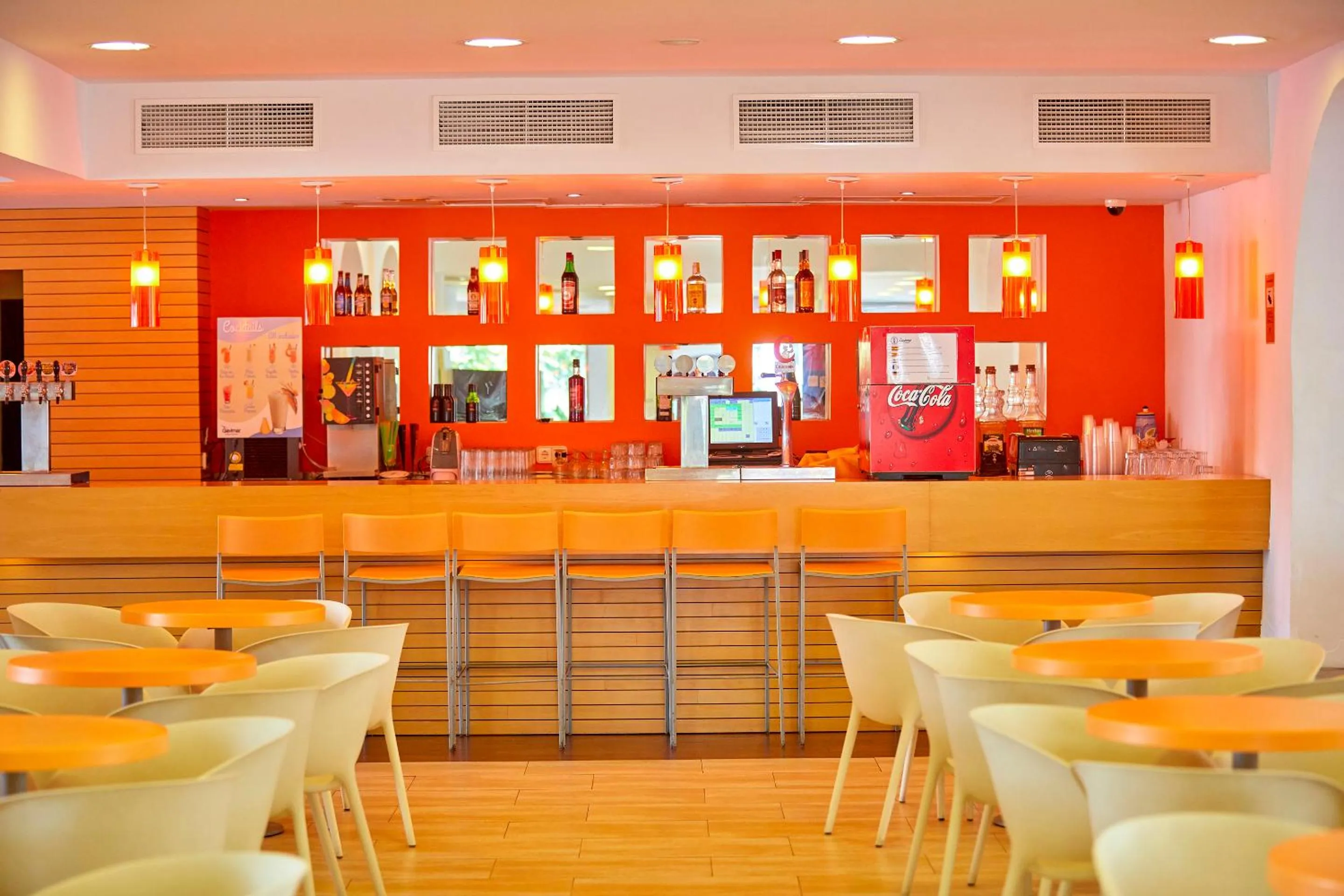 Lounge or bar in Gavimar Ariel Chico Hotel and Apartments