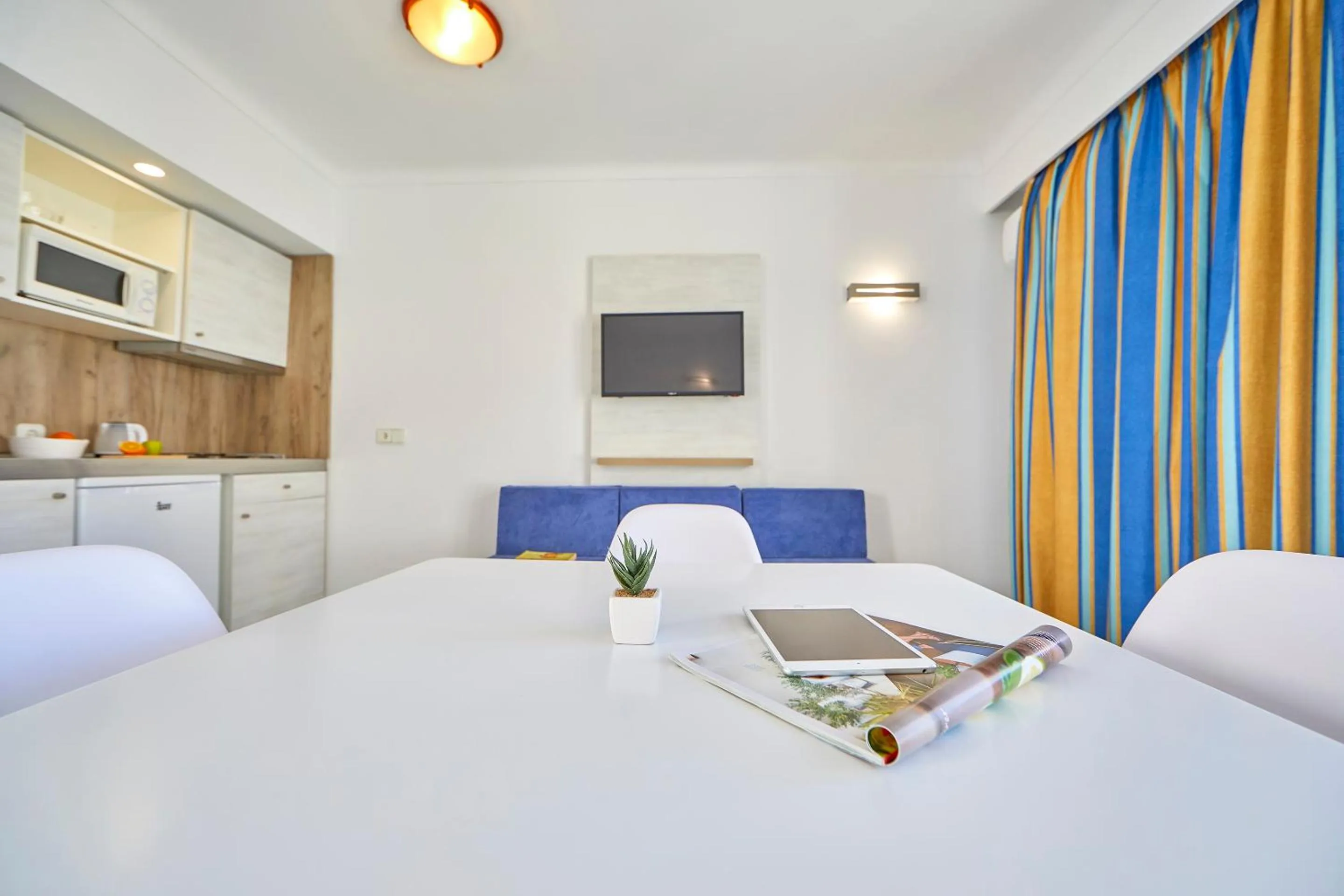 Living room, Bed in Gavimar Ariel Chico Hotel and Apartments