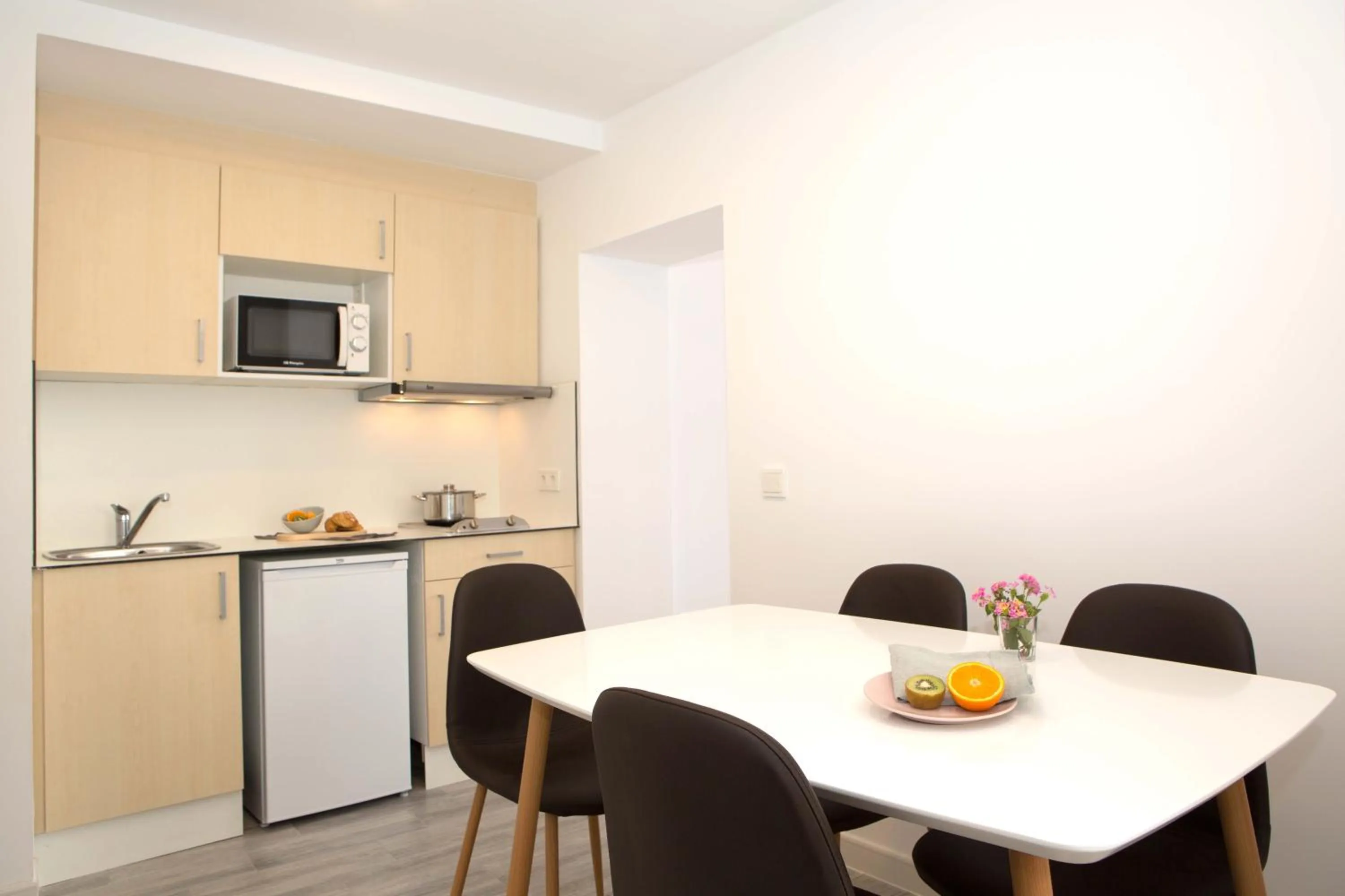 Kitchen or kitchenette in Gavimar Ariel Chico Hotel and Apartments