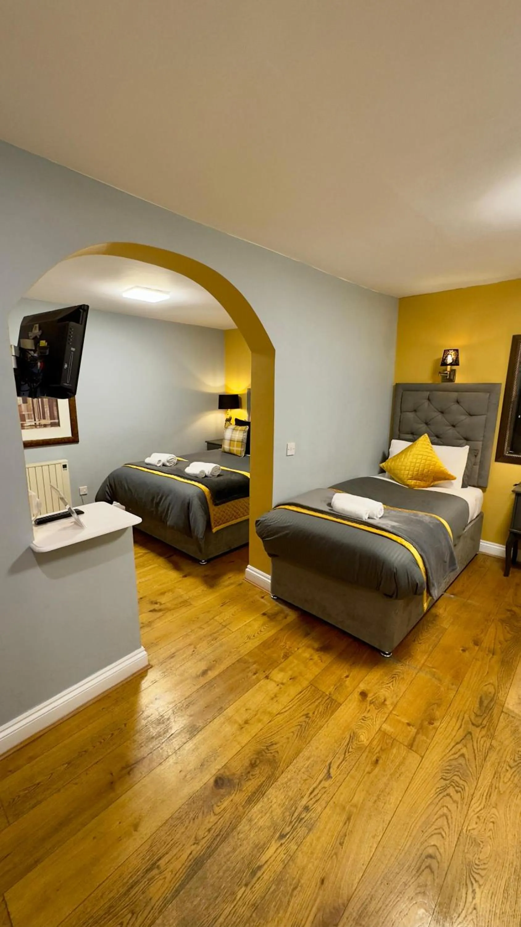 Bed in Piccolino Hyde Park Hotel