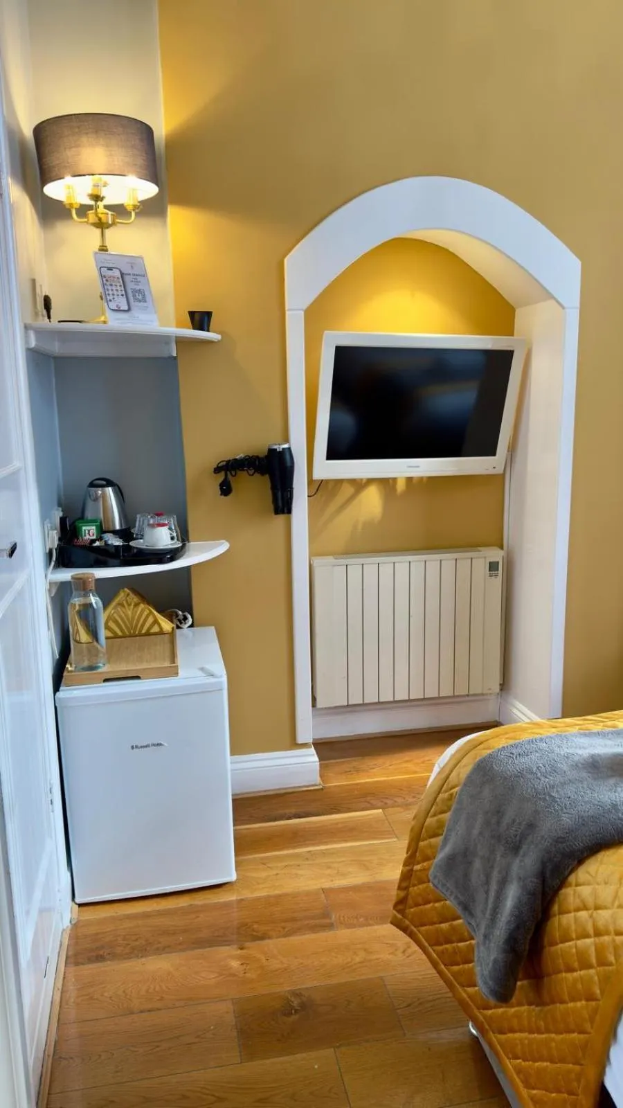 TV and multimedia in Piccolino Hyde Park Hotel