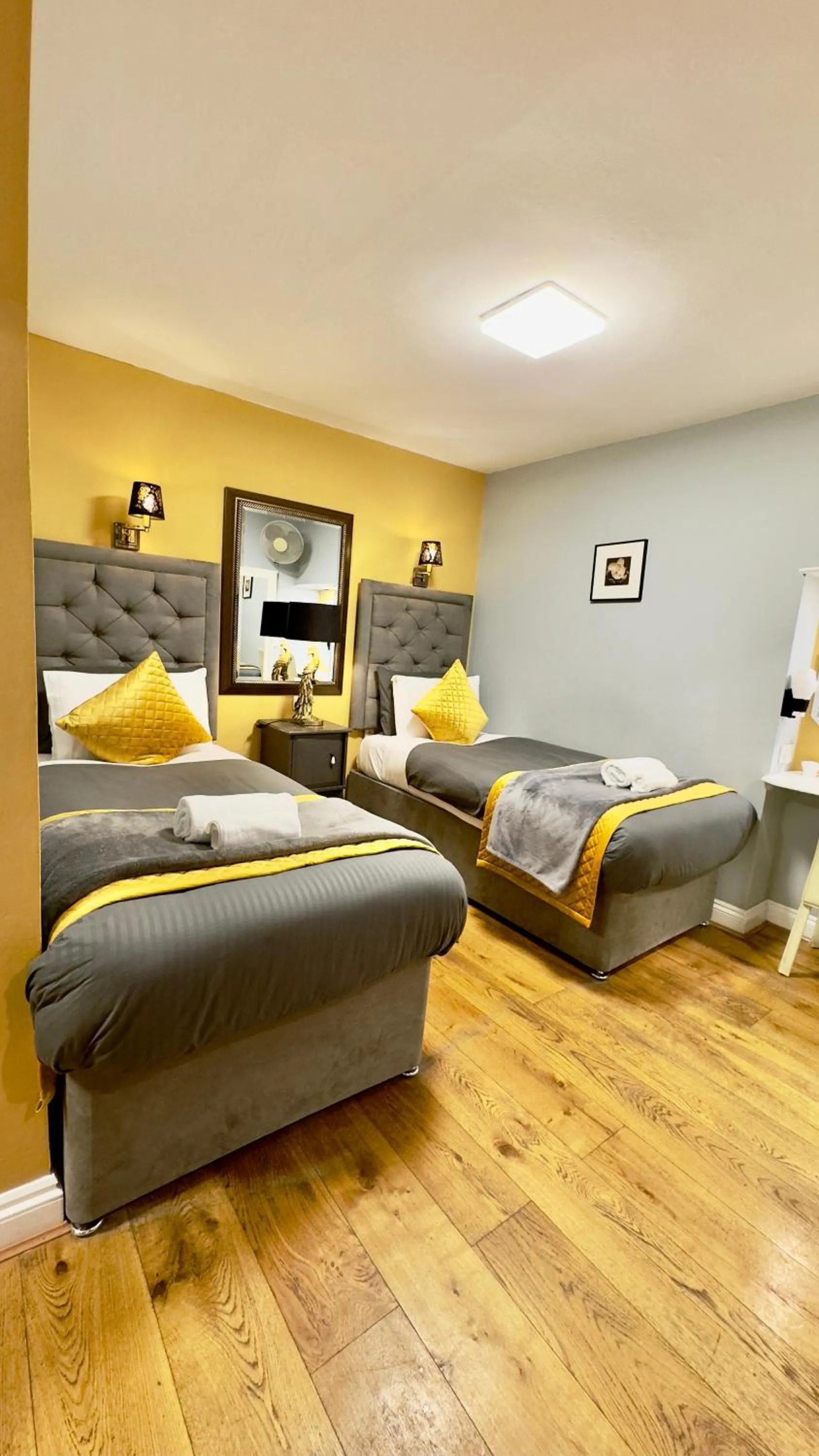 TV and multimedia in Piccolino Hyde Park Hotel