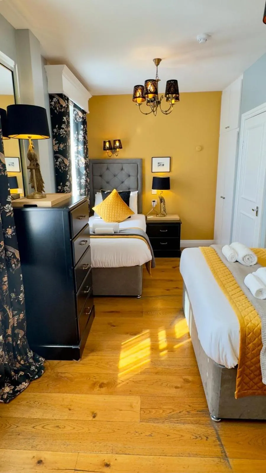 Bed in Piccolino Hyde Park Hotel