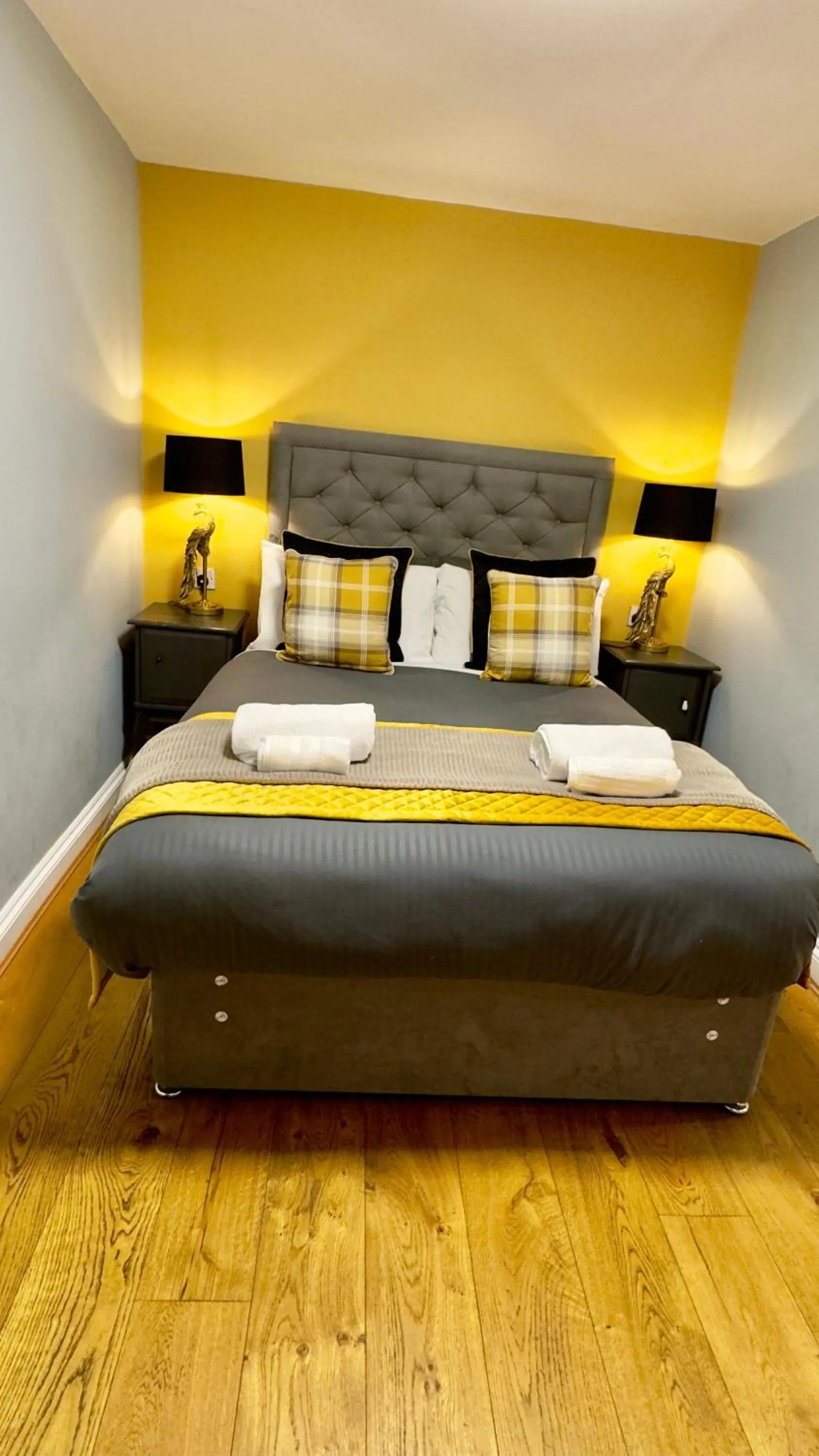 Bed in Piccolino Hyde Park Hotel