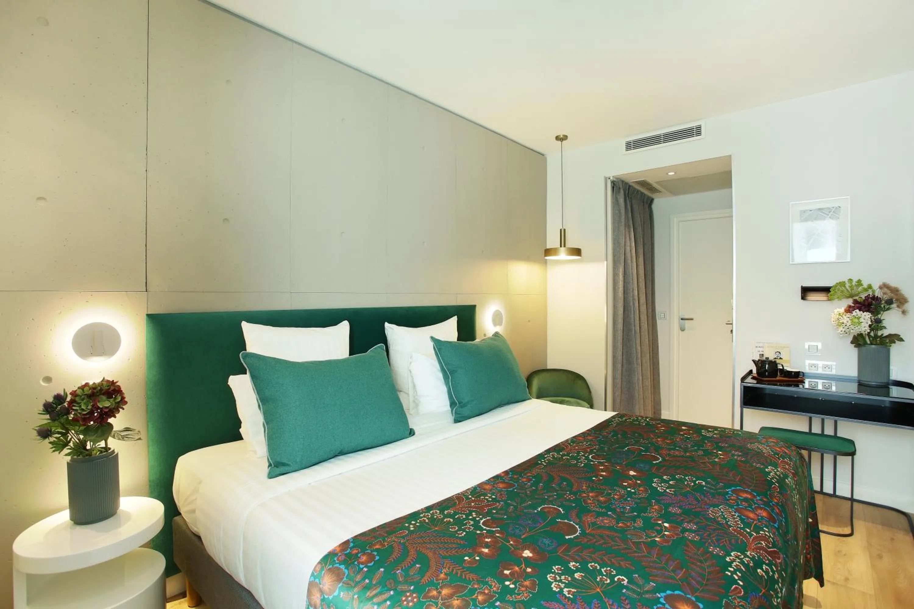 Photo of the whole room, Bed in Le Basile Hôtel