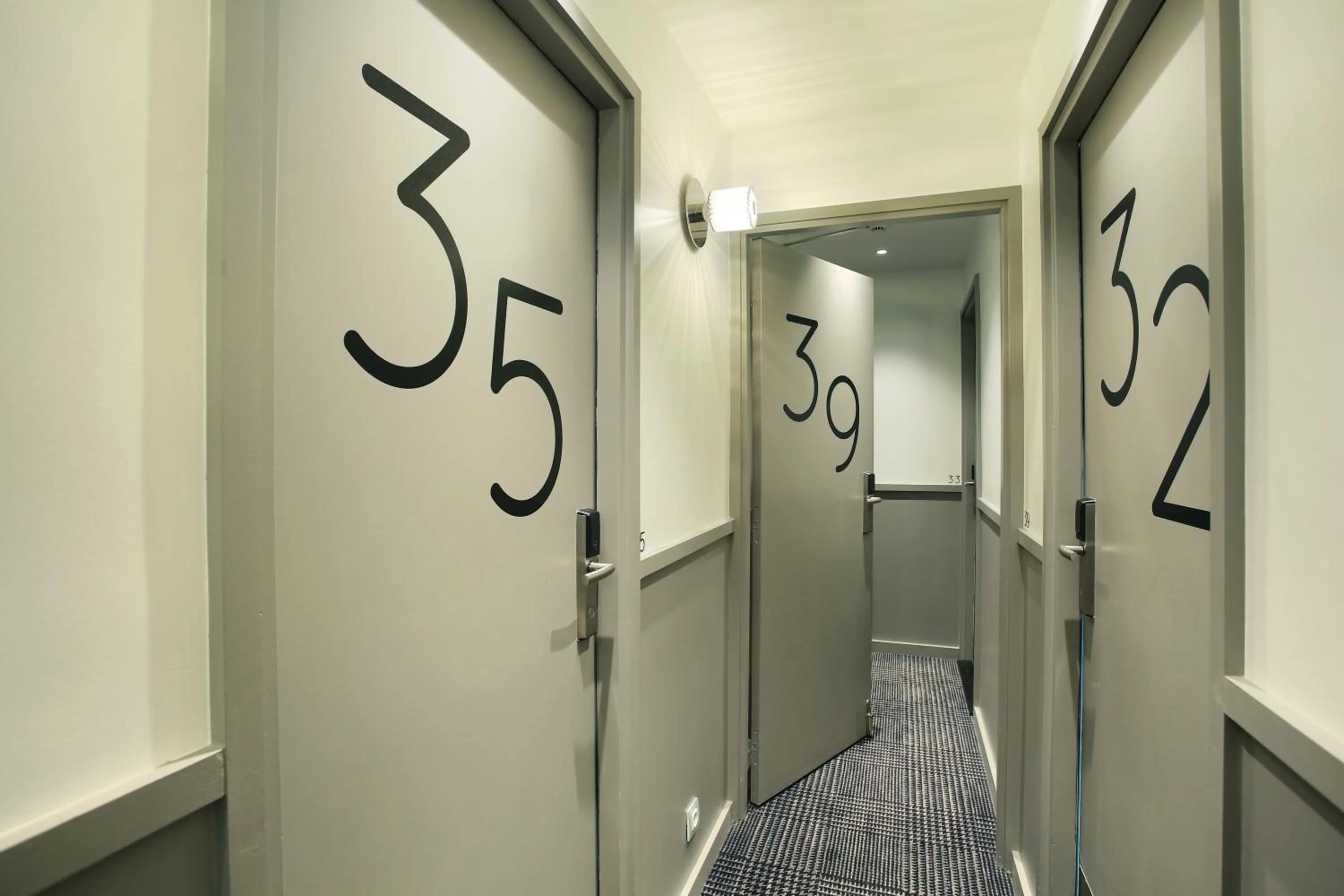 Decorative detail in Le Basile Hôtel