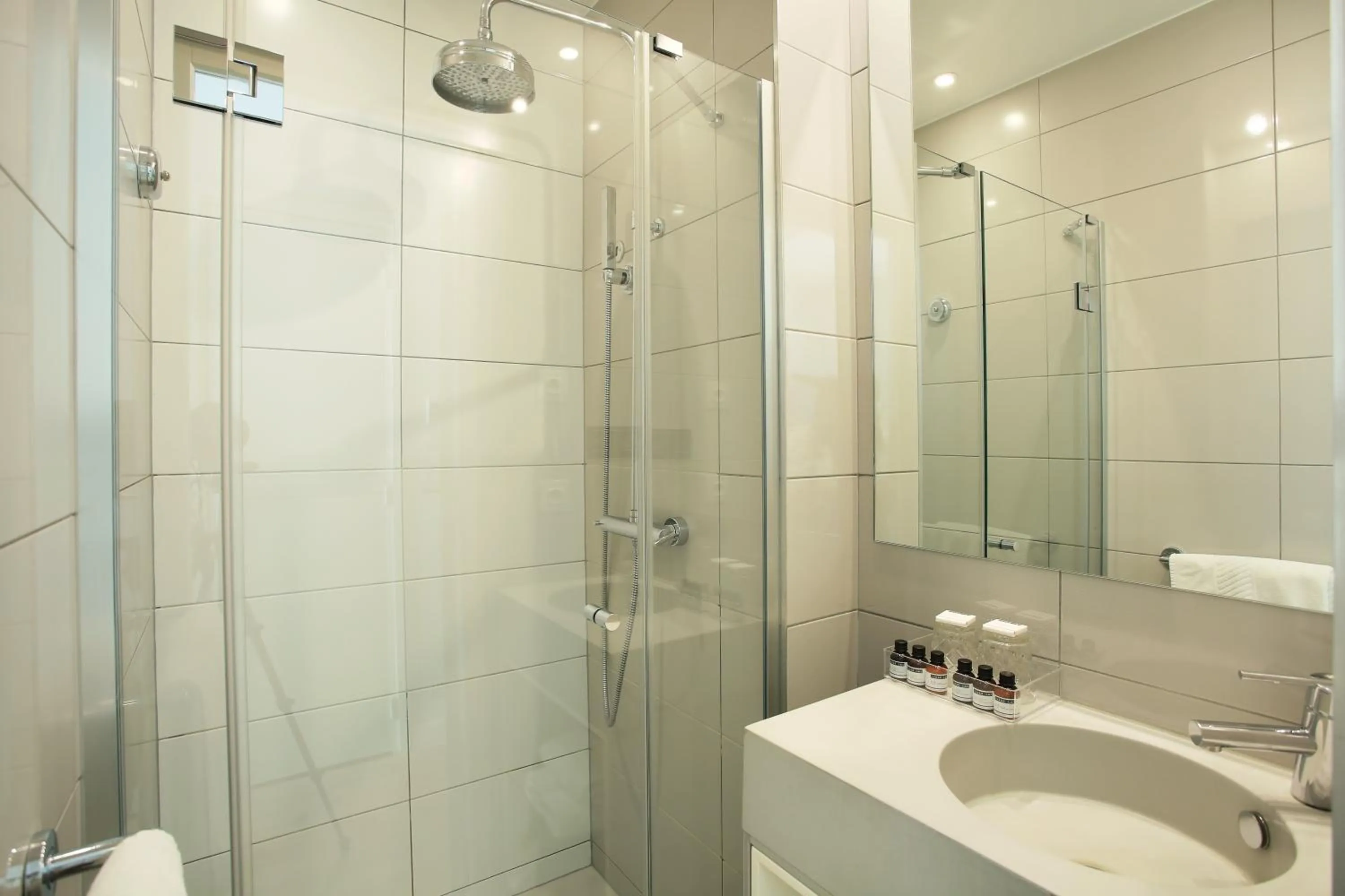 Bathroom in Le Basile Hôtel