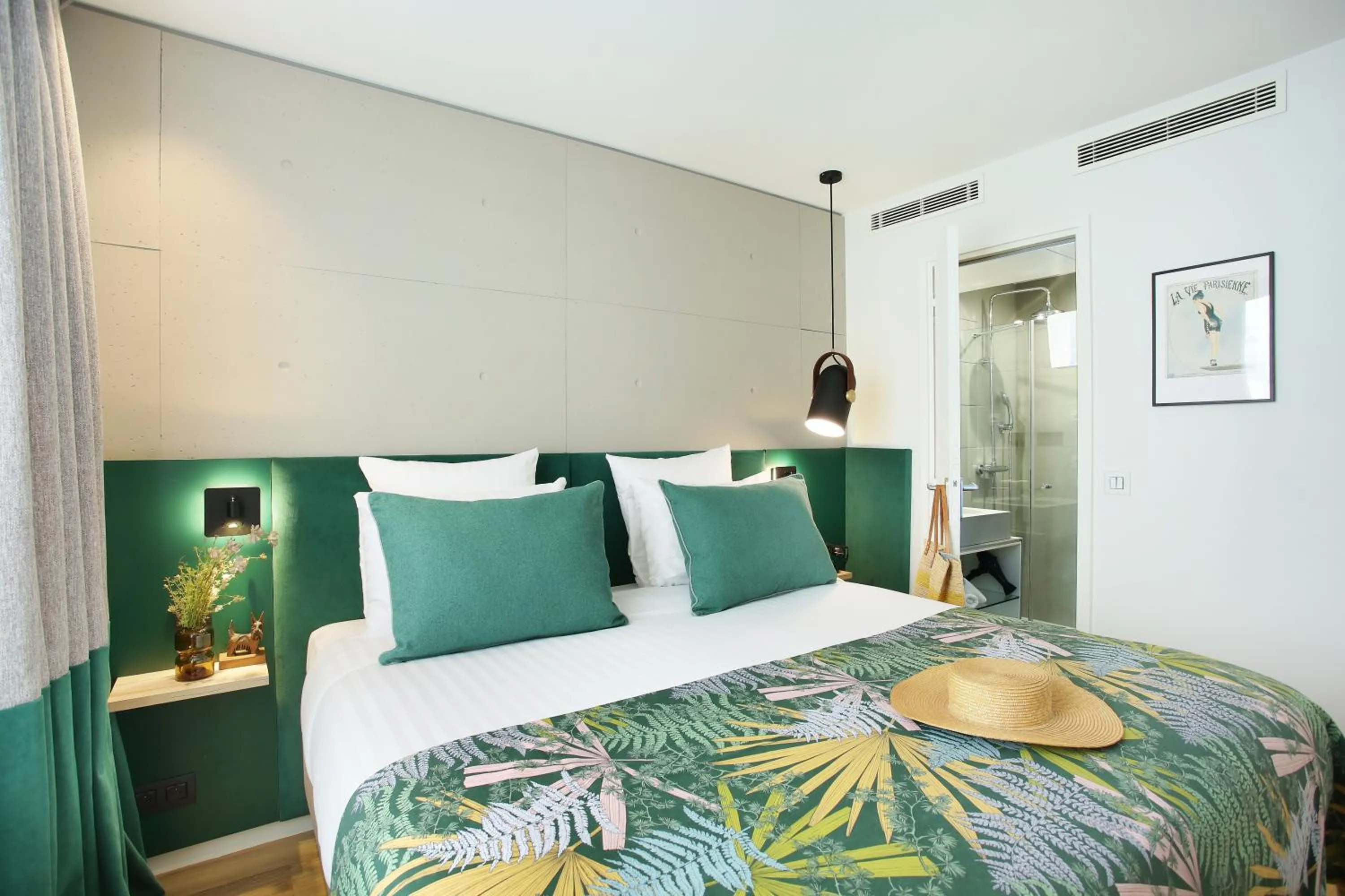 Photo of the whole room, Bed in Le Basile Hôtel