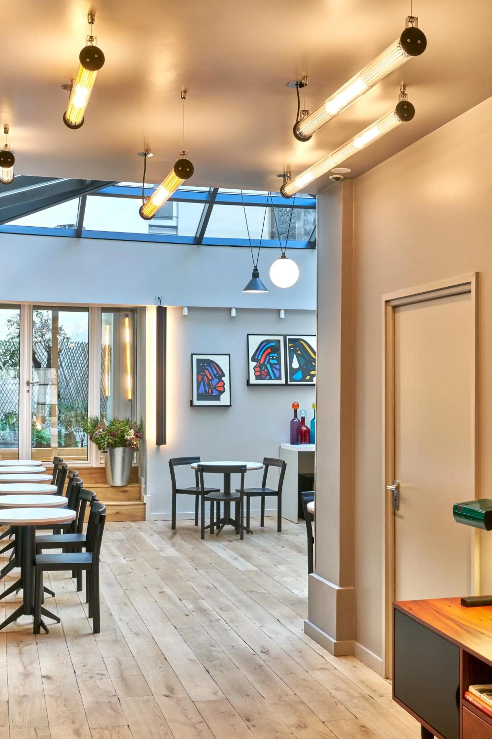 Restaurant/places to eat in Le Basile Hôtel