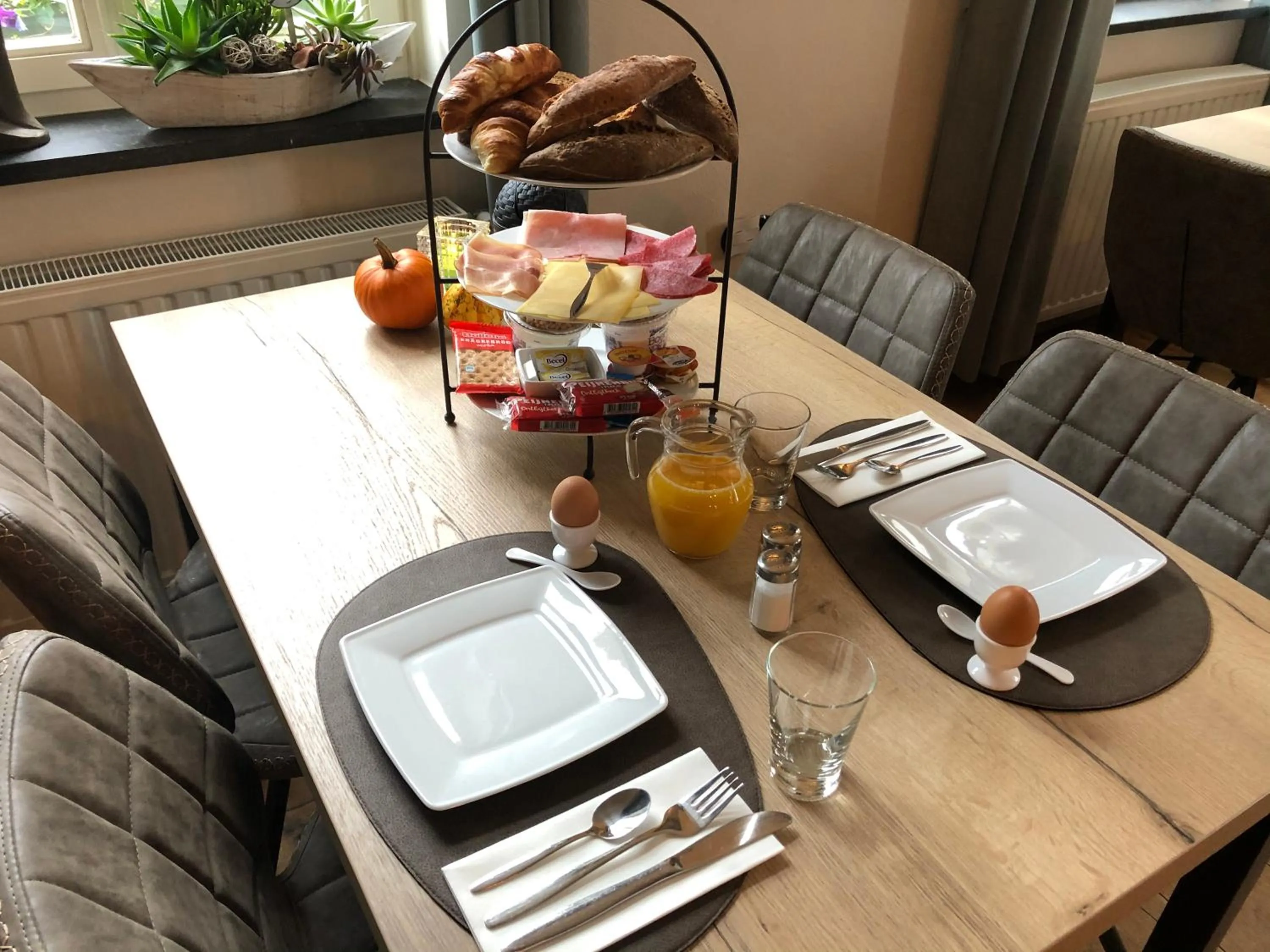 Restaurant/places to eat in Mert 5