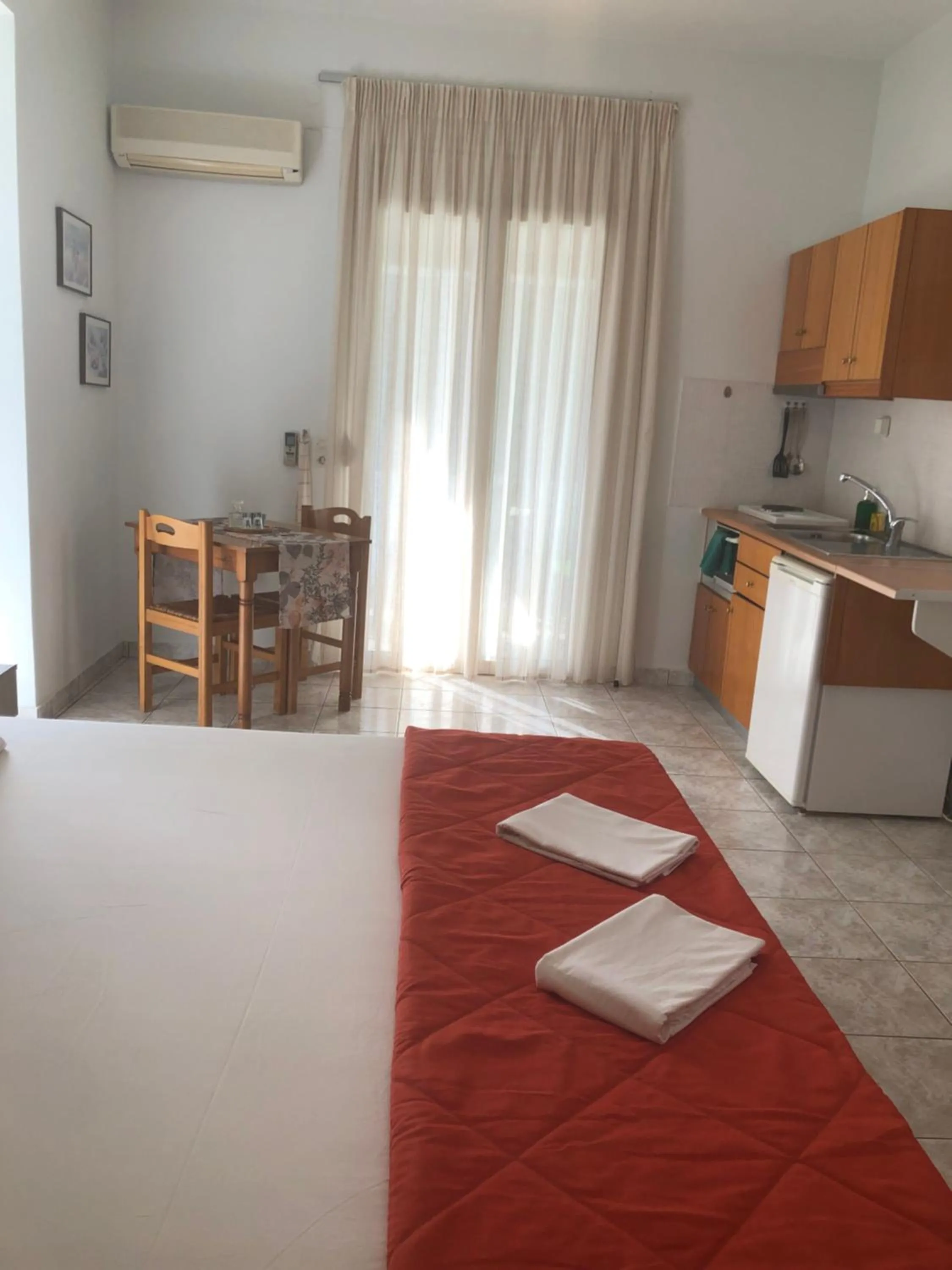Bedroom, Bed in Chrisanthi Studios & Apartments