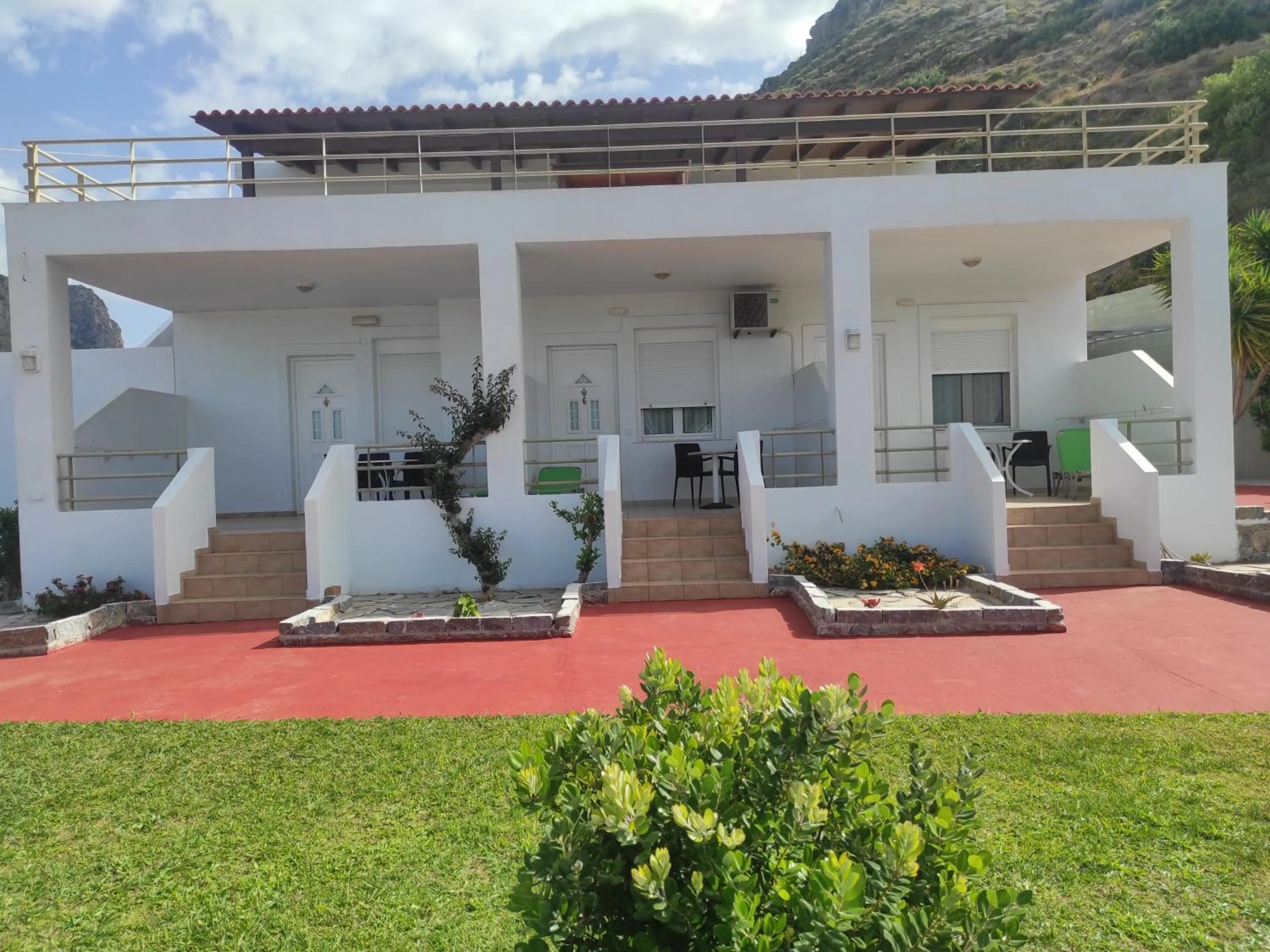 Chrisanthi Studios & Apartments