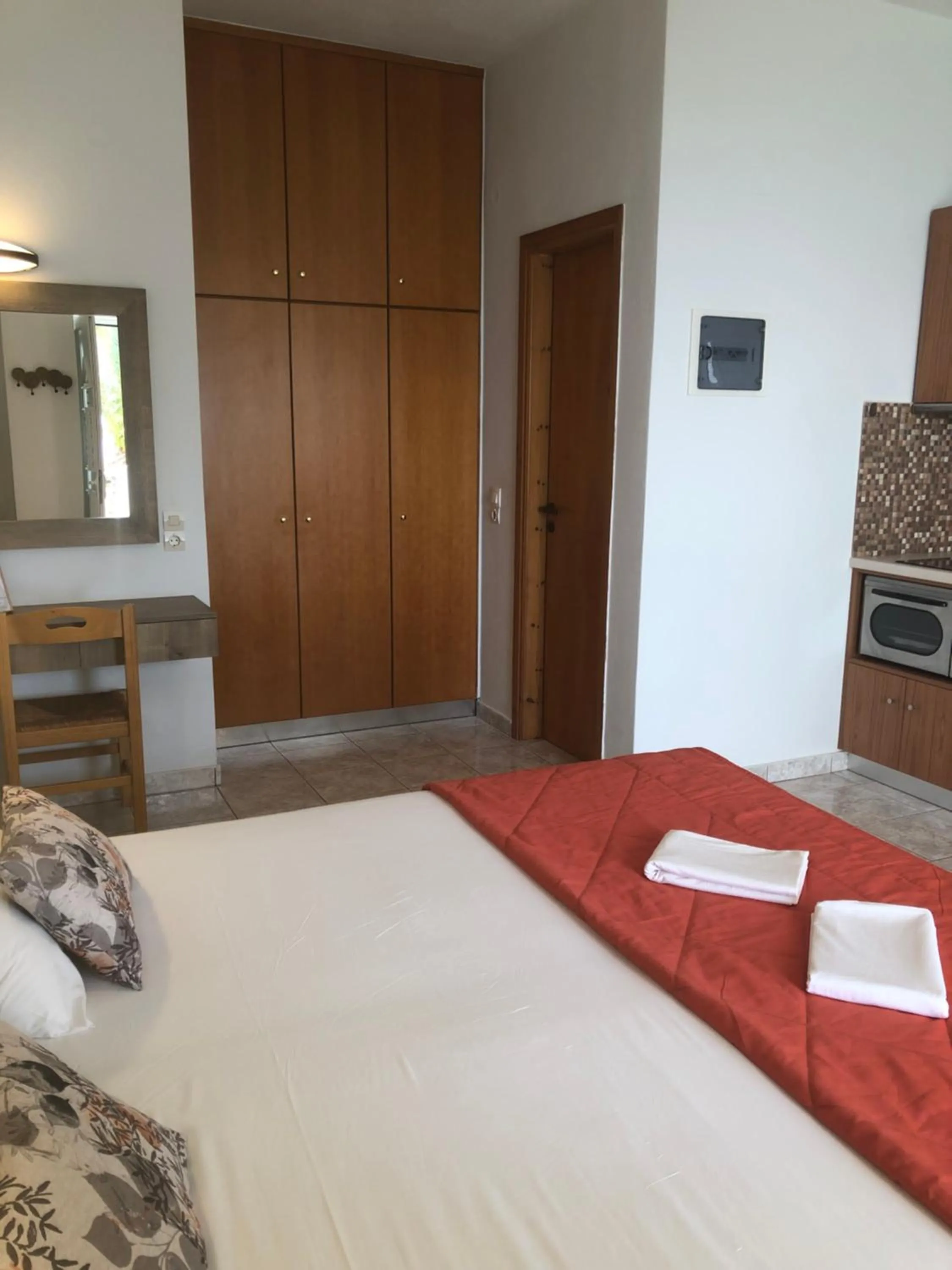 Bedroom, Bed in Chrisanthi Studios & Apartments