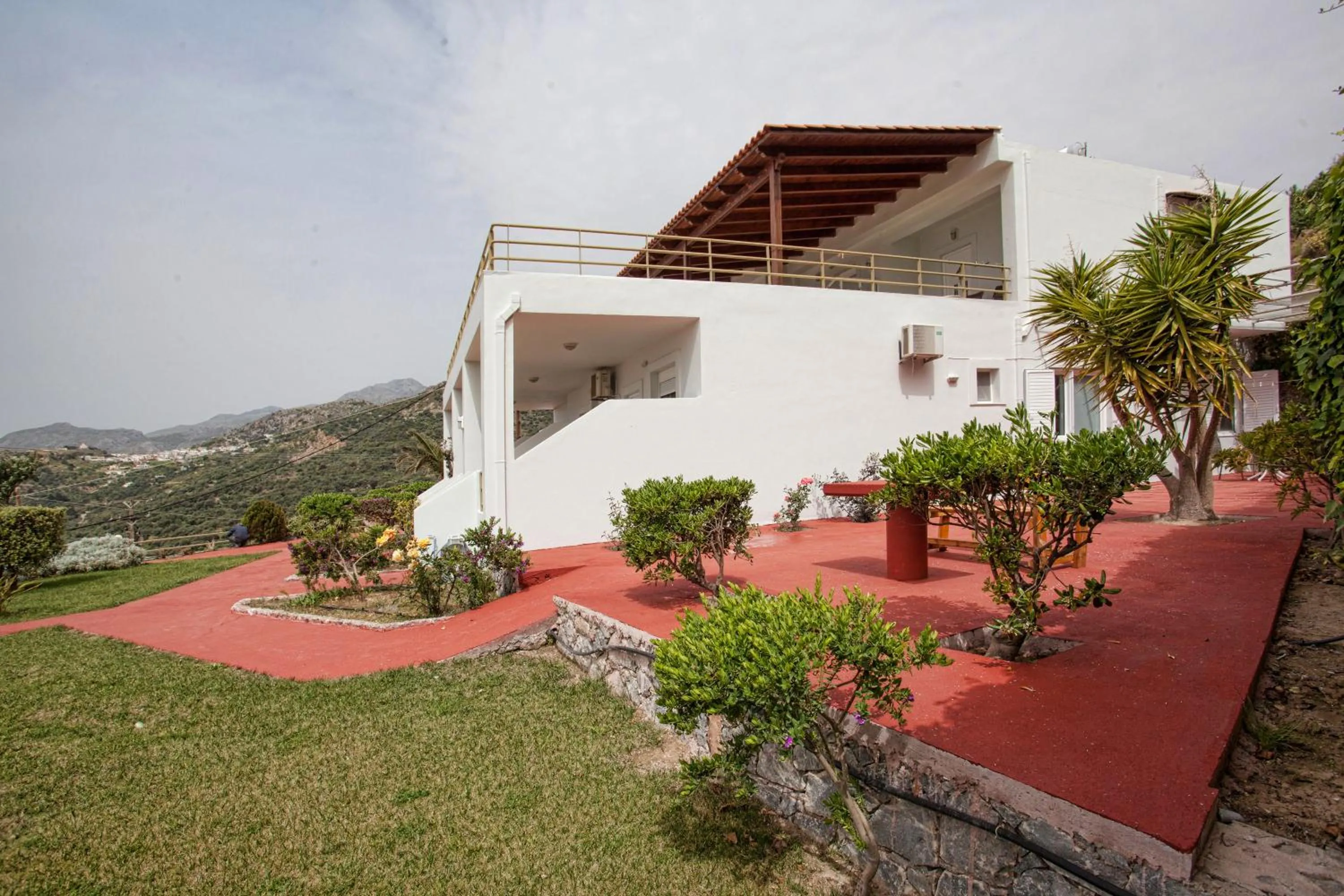 Garden in Chrisanthi Studios & Apartments