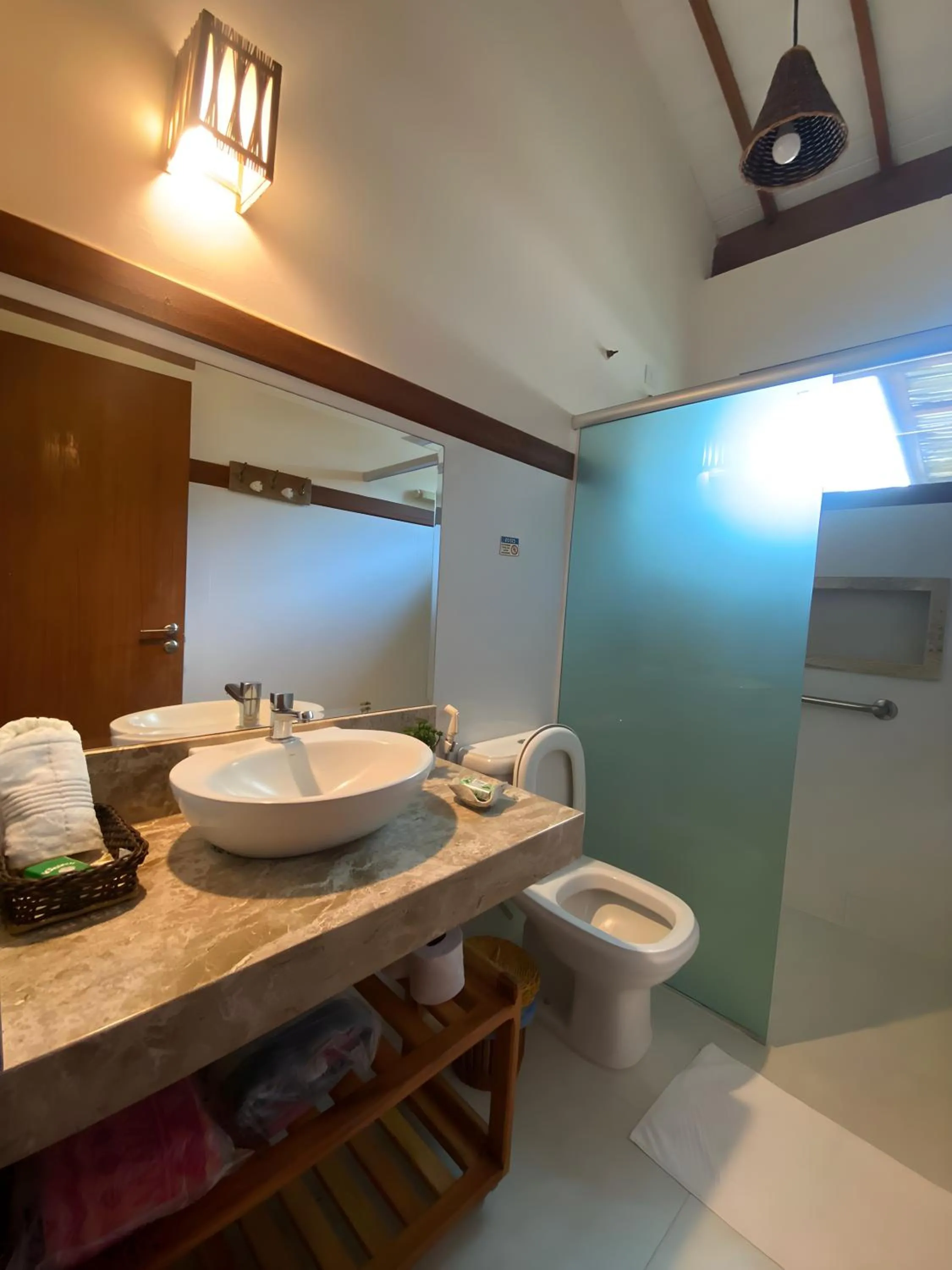 Shower in Pousada Maré