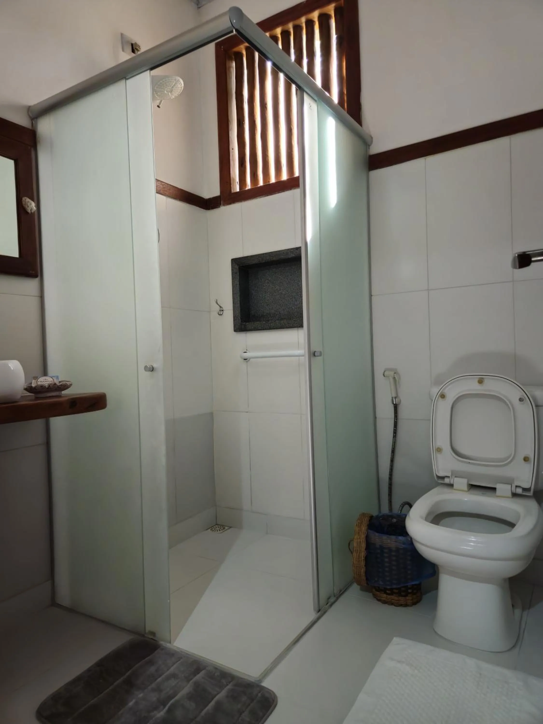 Shower in Pousada Maré