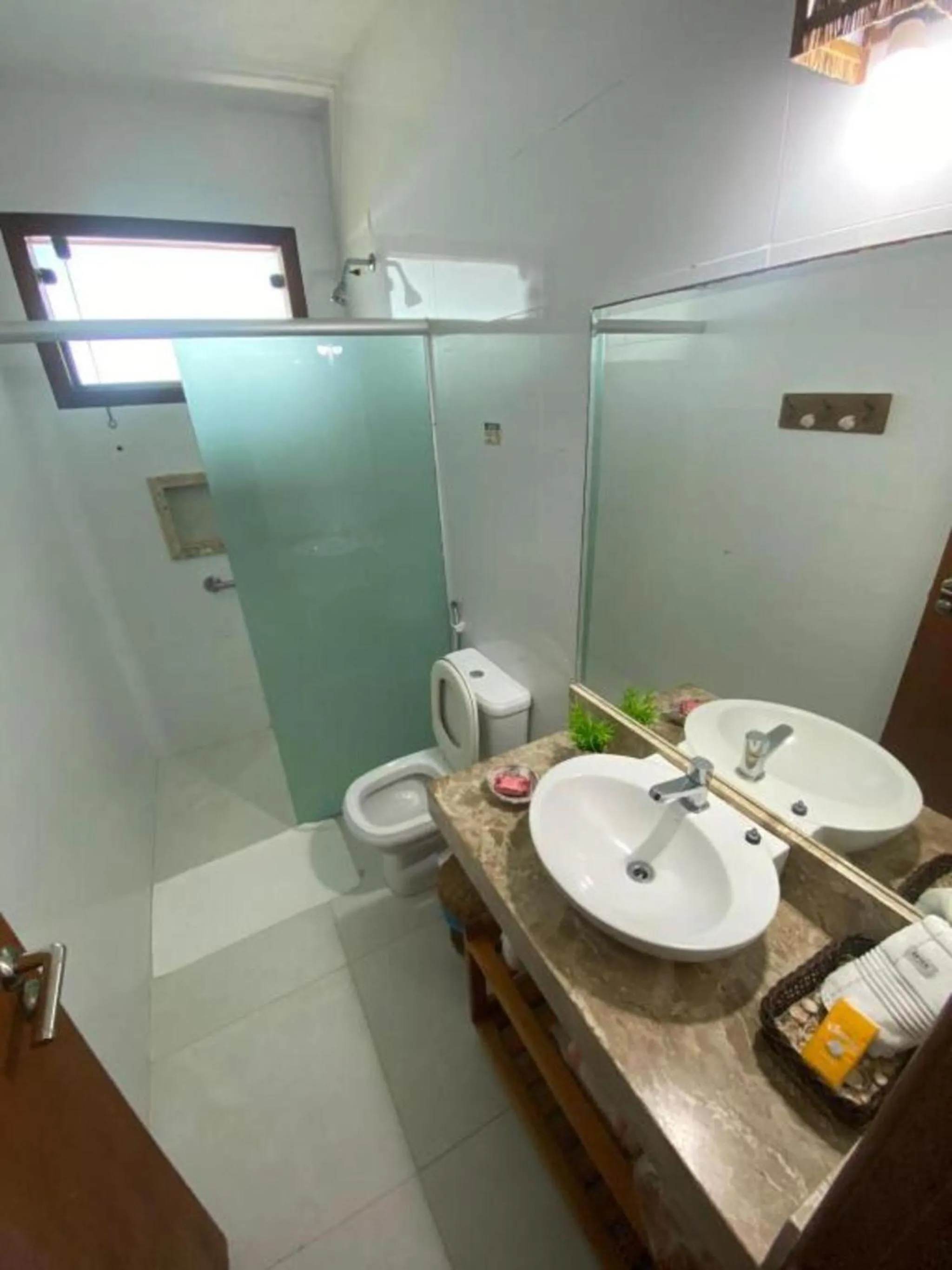 Shower in Pousada Maré