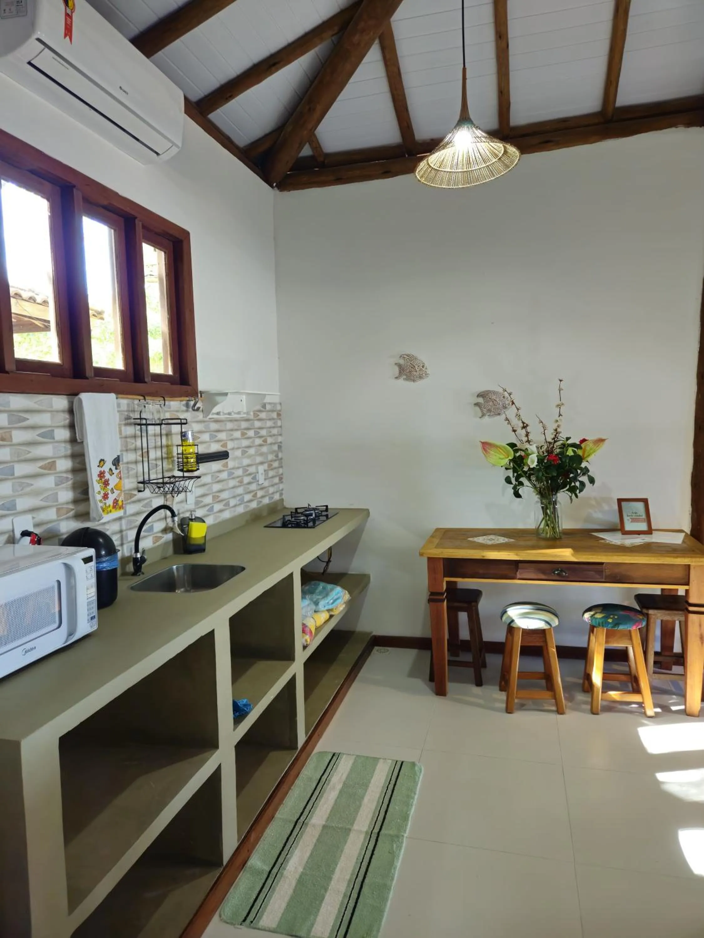 Kitchen or kitchenette in Pousada Maré