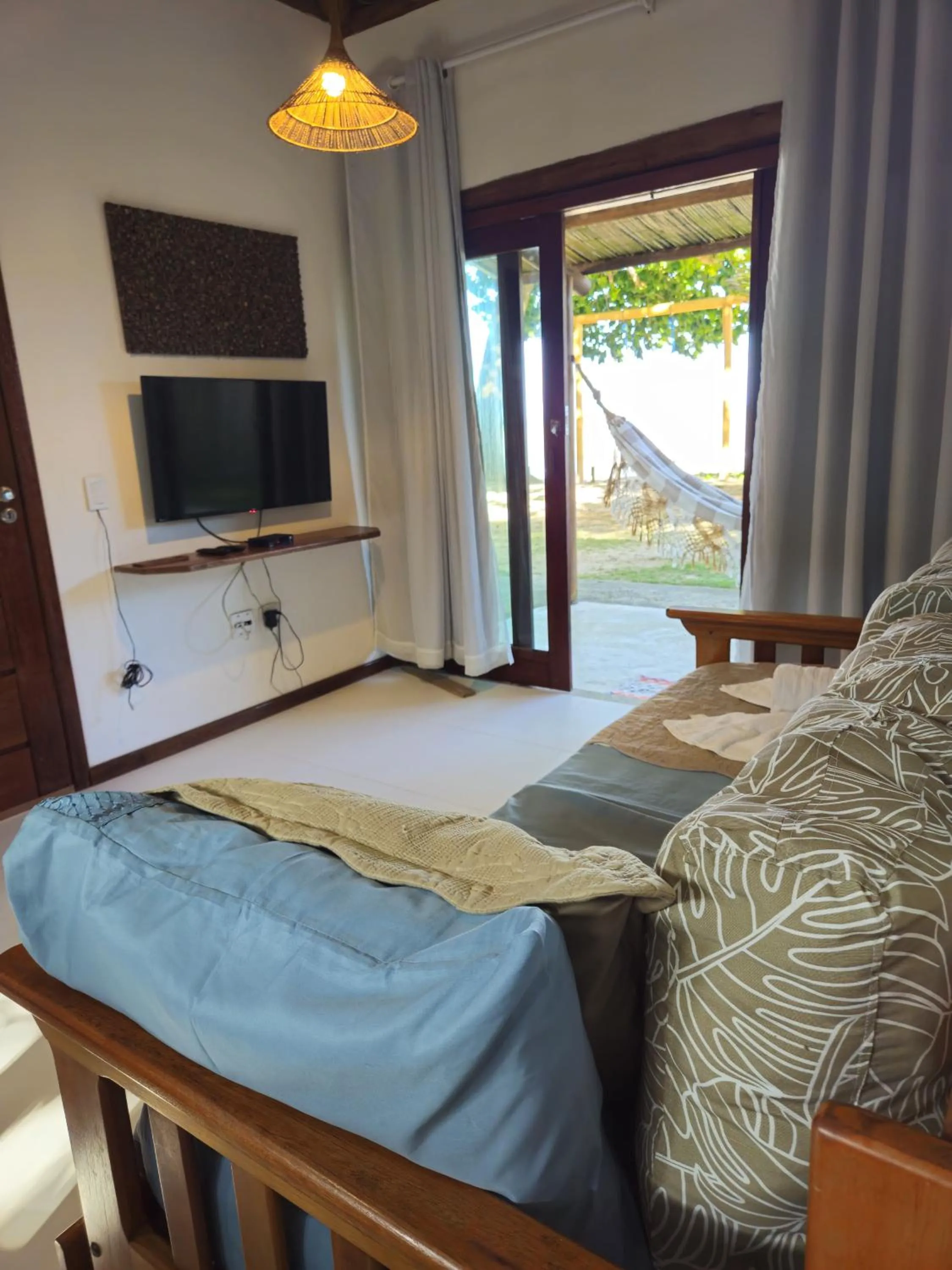 Communal lounge/ TV room, Bed in Pousada Maré